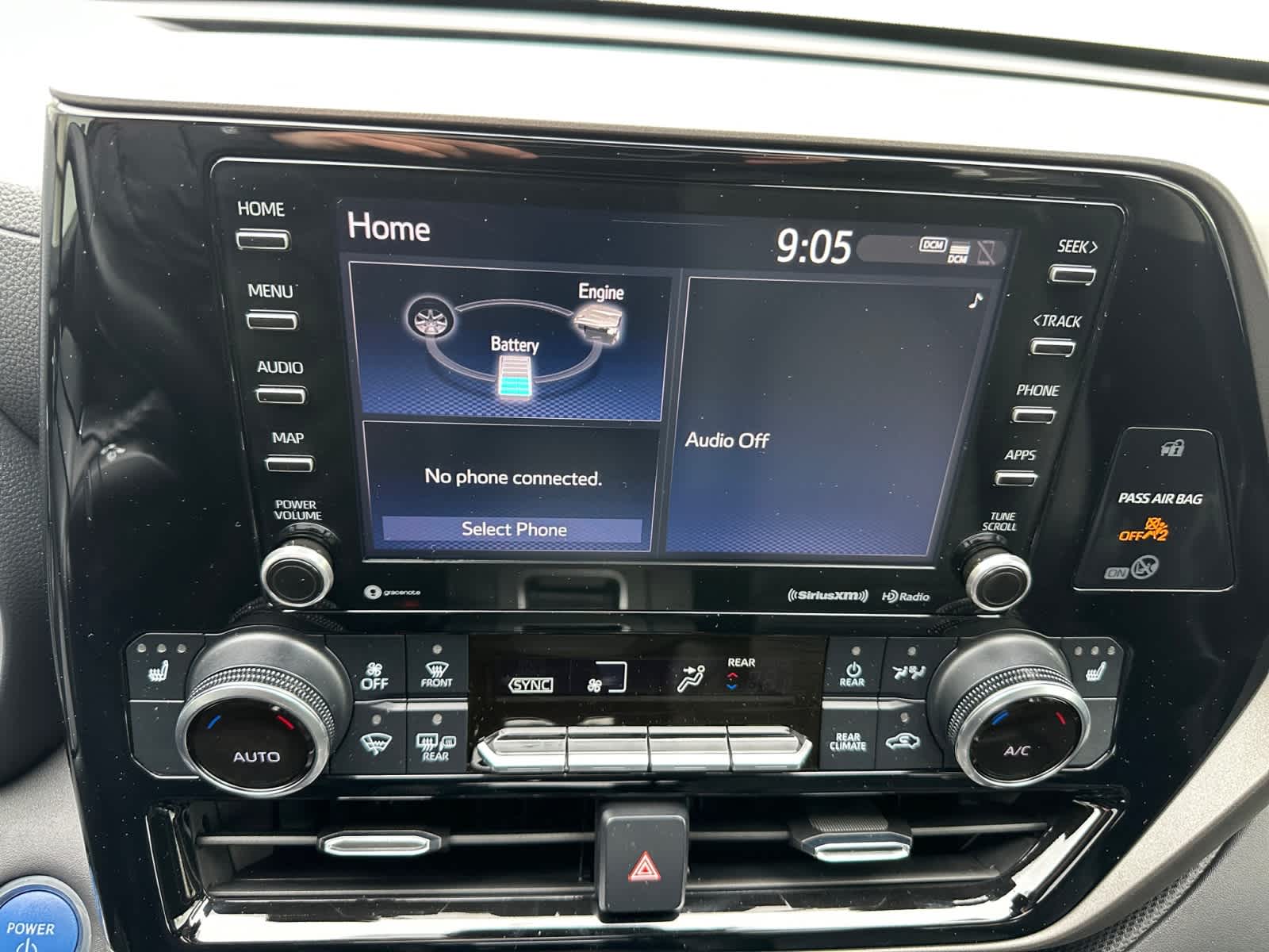 used 2020 Toyota Highlander Hybrid car, priced at $26,998