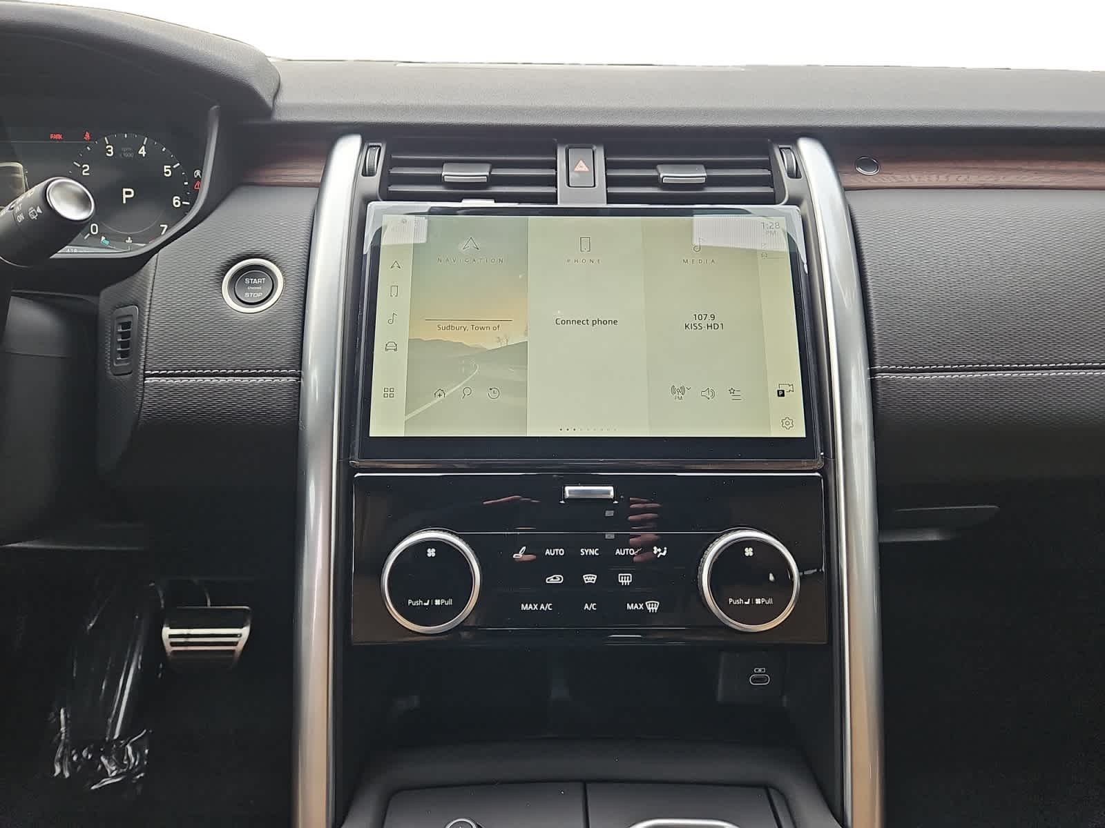 new 2025 Land Rover Discovery car, priced at $75,278
