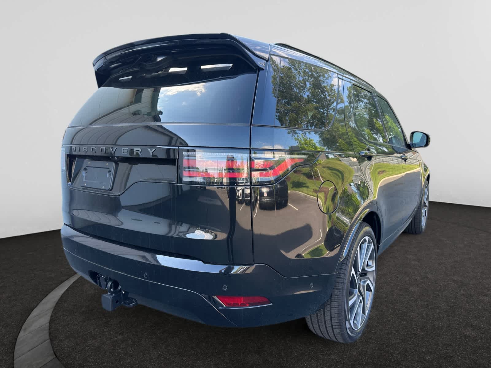 new 2025 Land Rover Discovery car, priced at $82,088