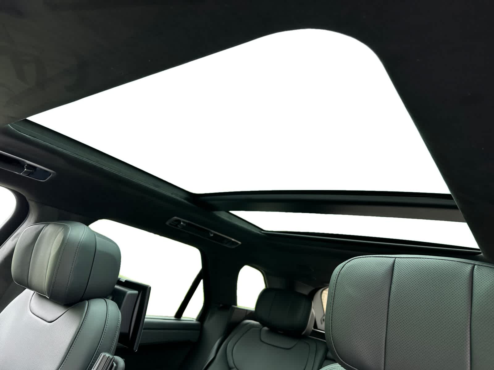 new 2025 Land Rover Range Rover Sport car, priced at $138,025