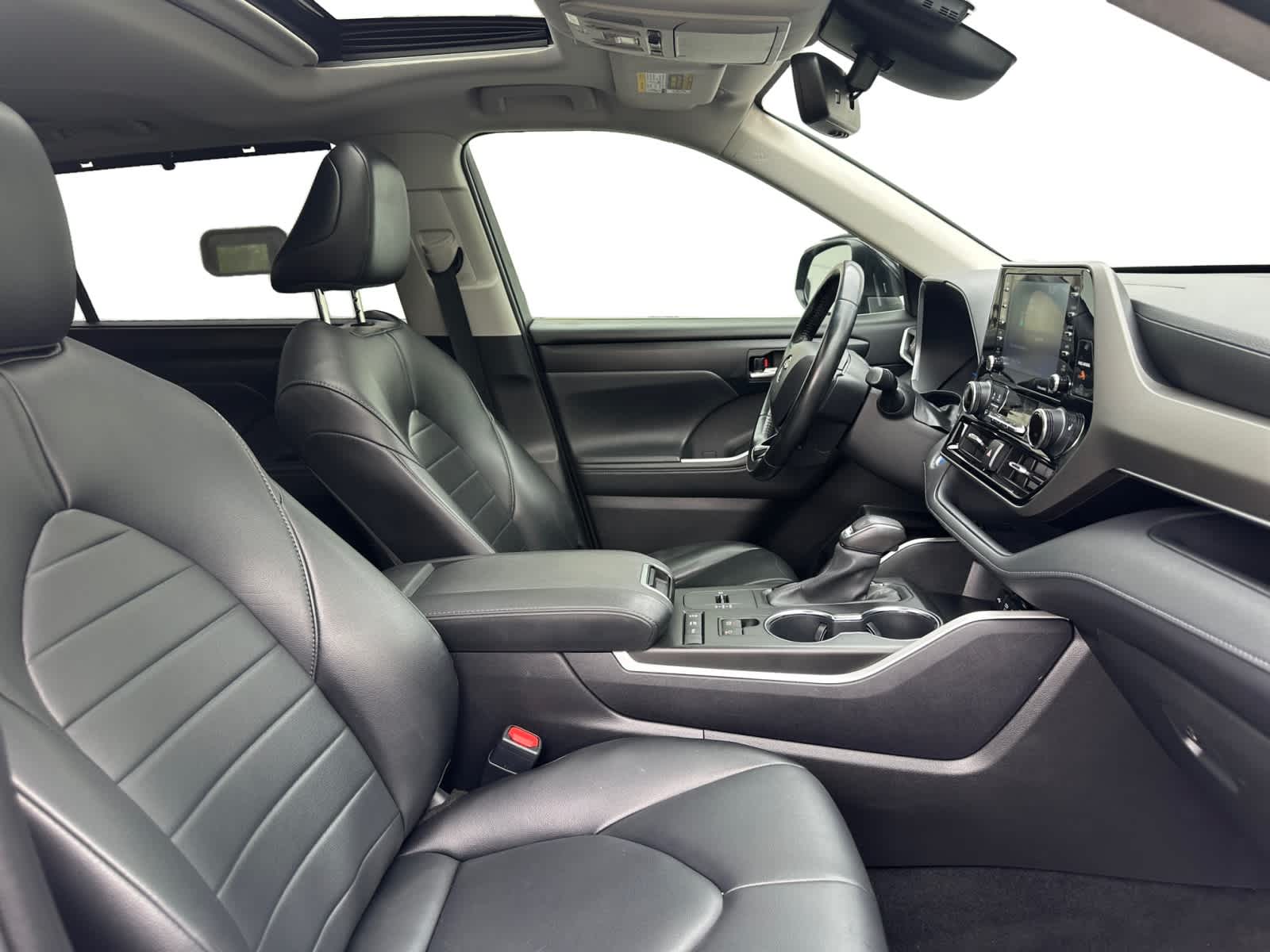 used 2020 Toyota Highlander Hybrid car, priced at $26,998