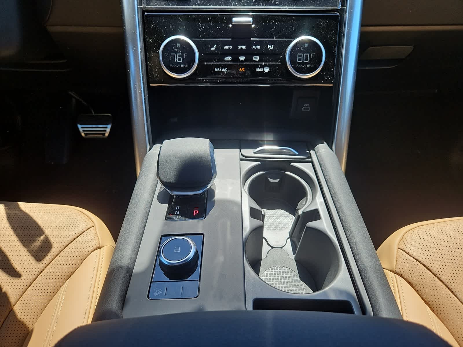 new 2025 Land Rover Discovery car, priced at $80,525