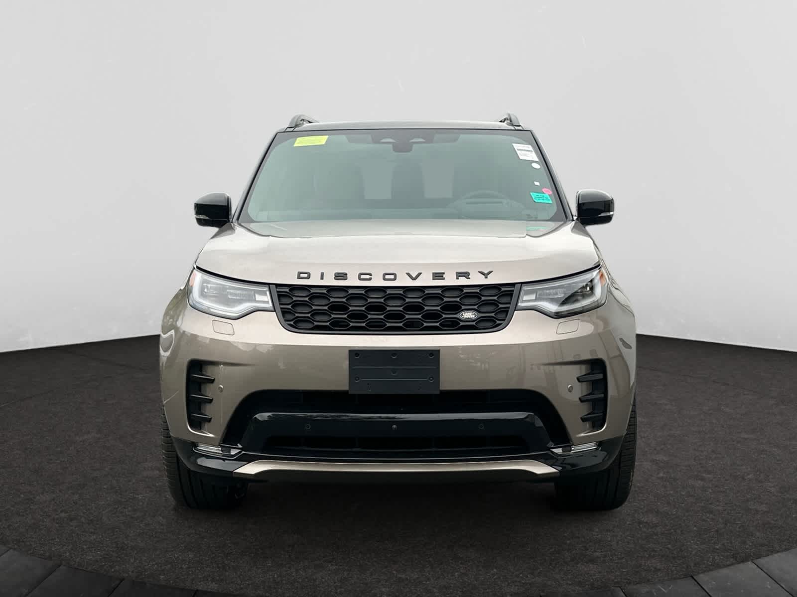new 2025 Land Rover Discovery car, priced at $79,828