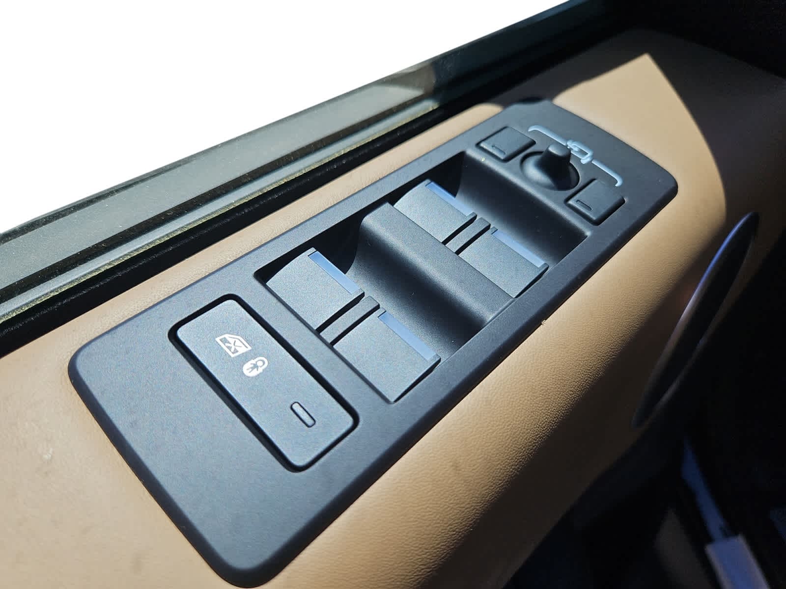 new 2025 Land Rover Discovery car, priced at $83,788