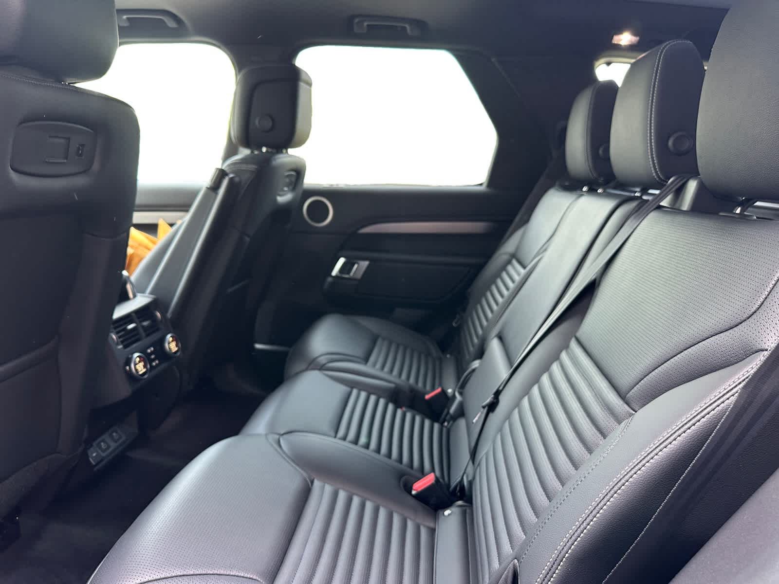 new 2025 Land Rover Discovery car, priced at $74,228