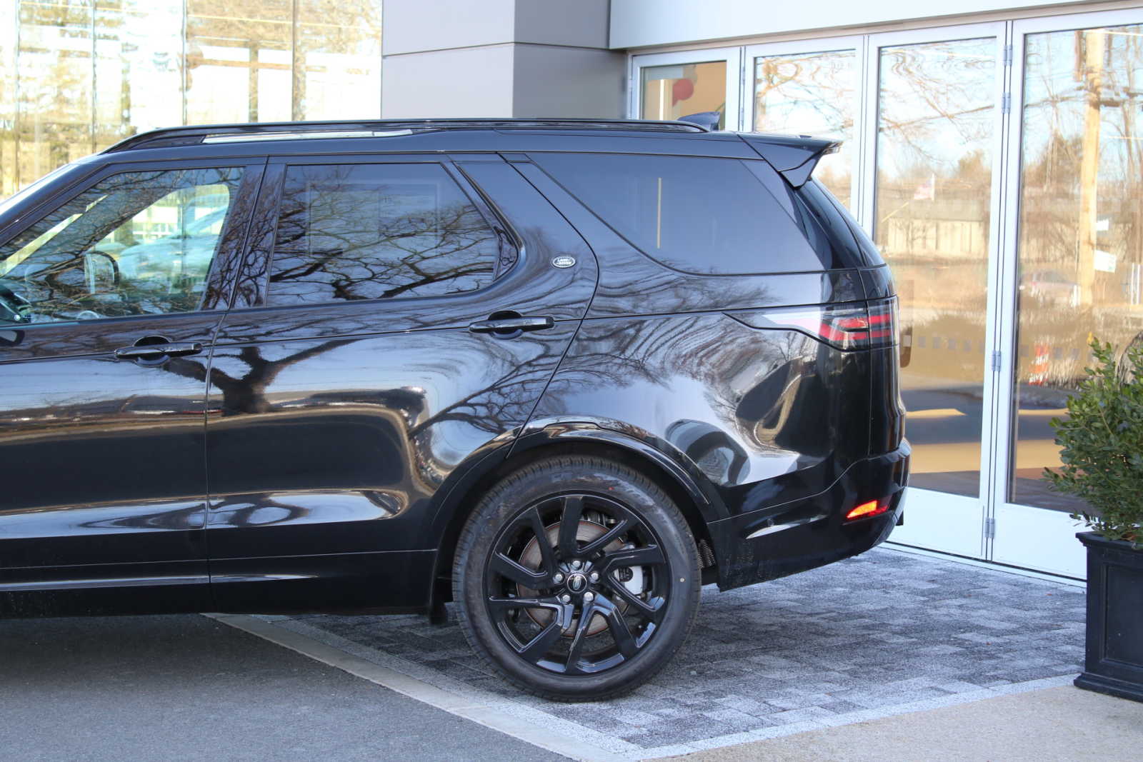 new 2024 Land Rover Discovery car, priced at $85,148