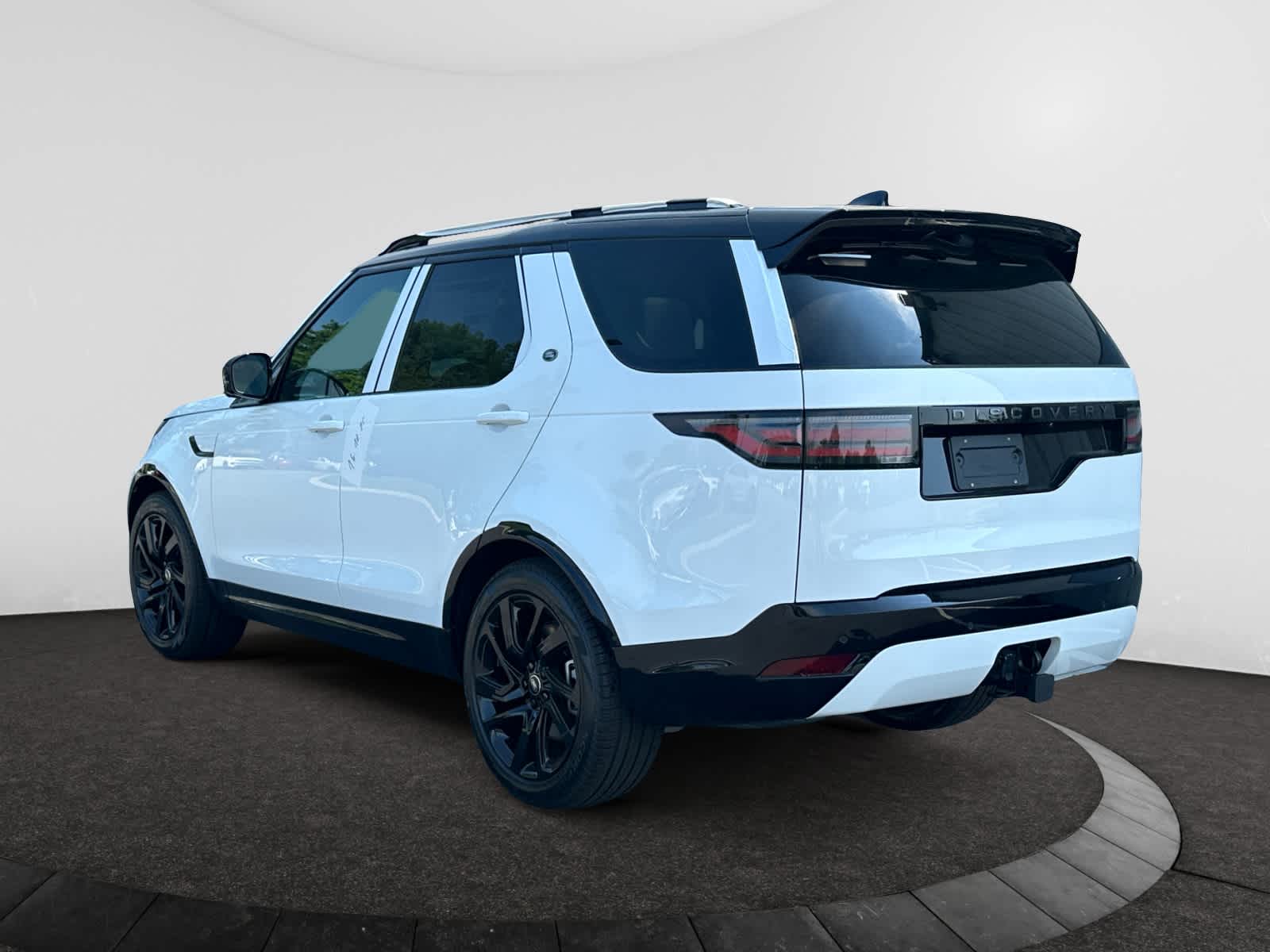 new 2025 Land Rover Discovery car, priced at $77,443