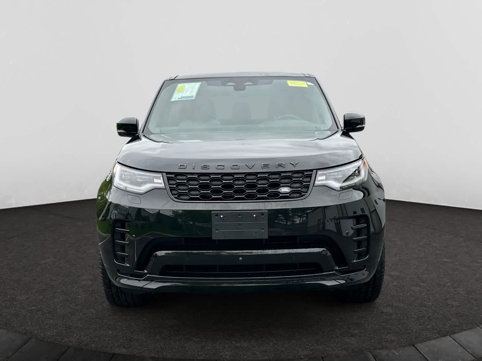 used 2024 Land Rover Discovery car, priced at $59,998