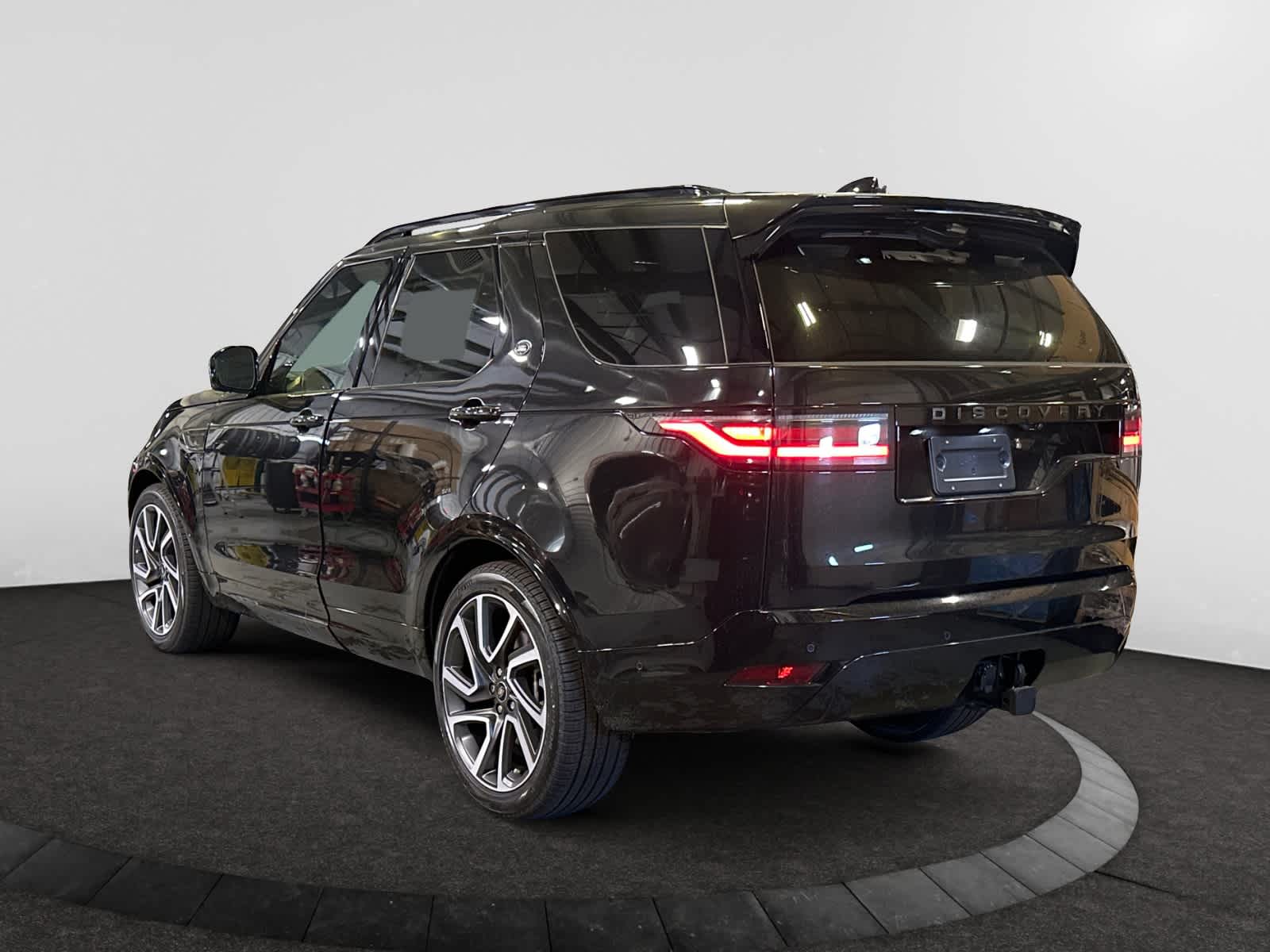 new 2025 Land Rover Discovery car, priced at $82,088