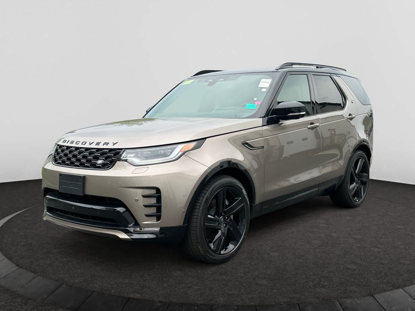 new 2025 Land Rover Discovery car, priced at $79,828