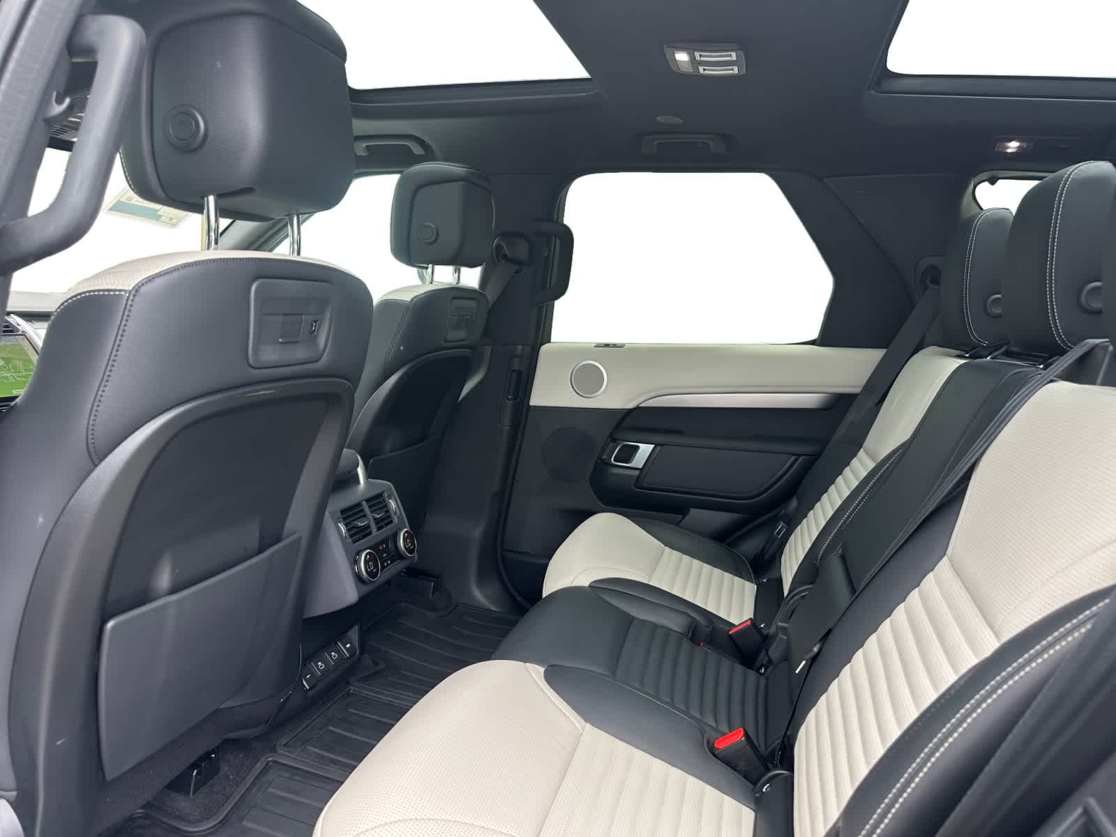 used 2022 Land Rover Discovery car, priced at $37,998