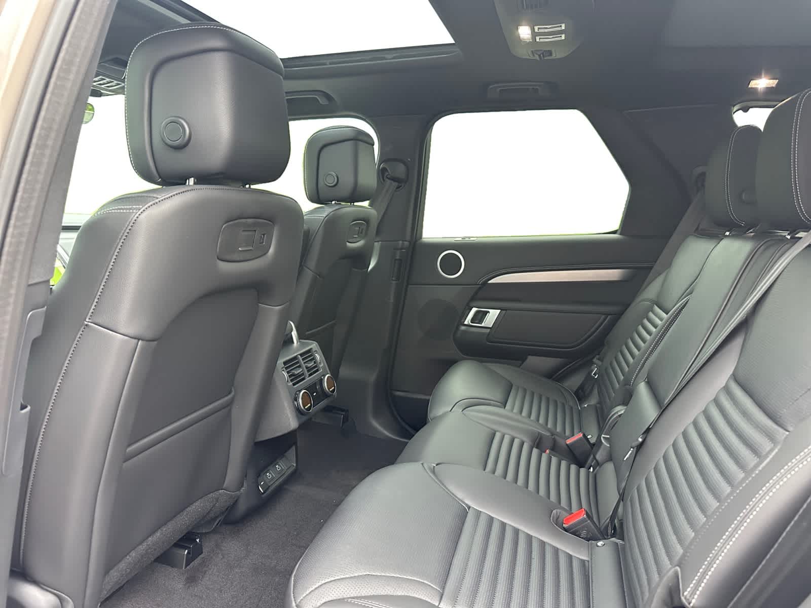 new 2025 Land Rover Discovery car, priced at $73,118