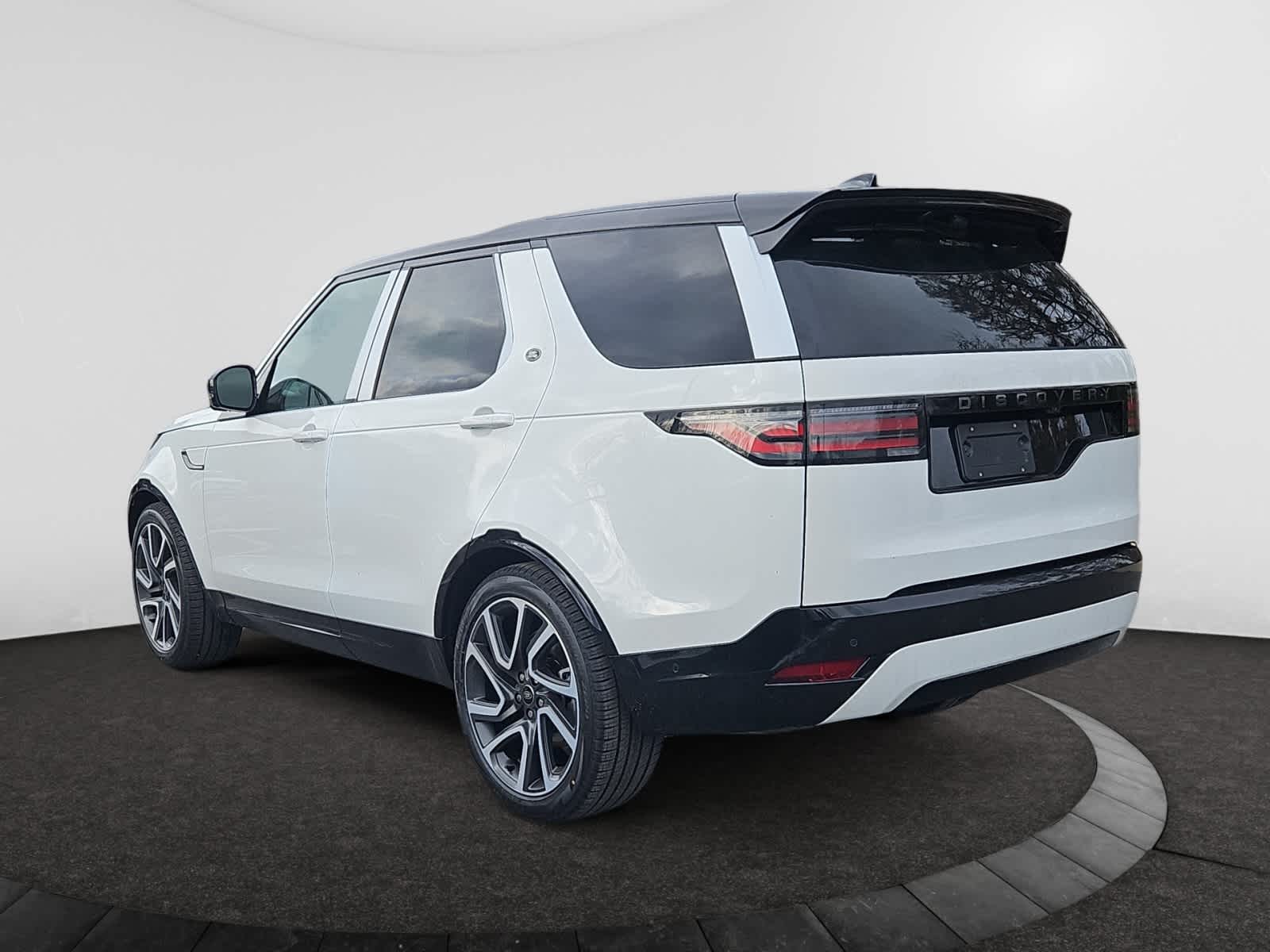 new 2025 Land Rover Discovery car, priced at $75,278