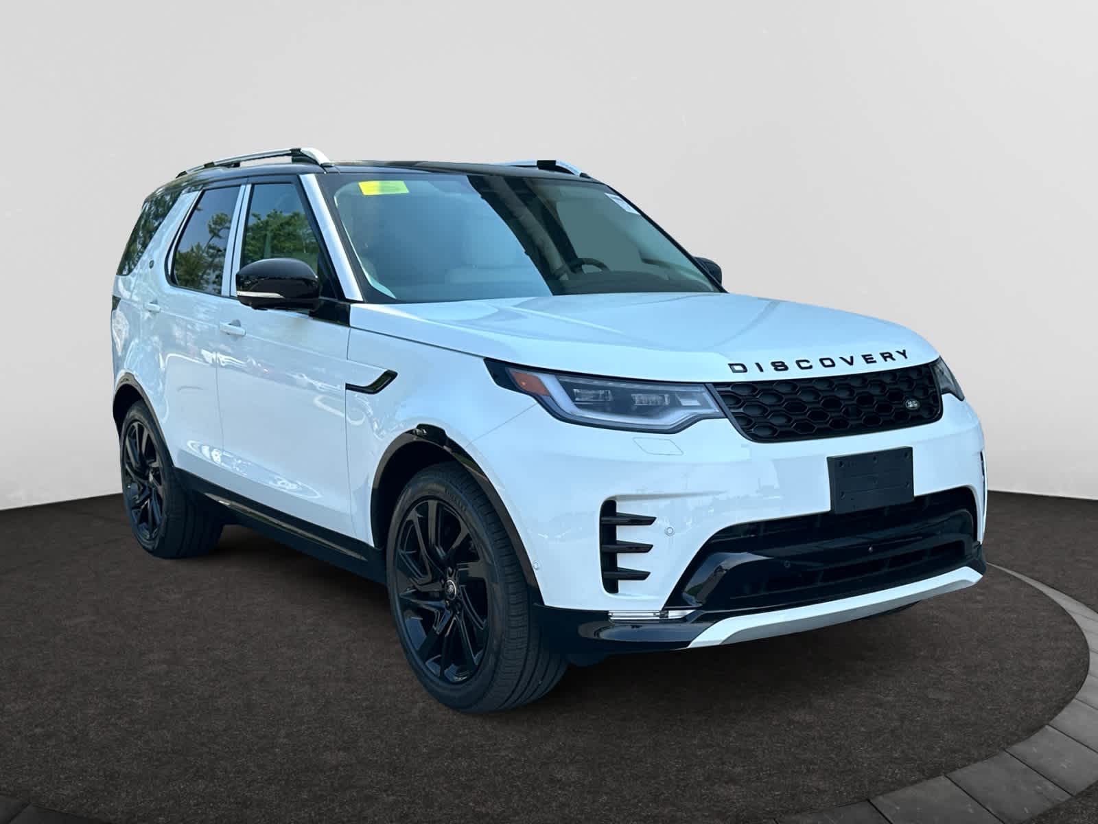 new 2025 Land Rover Discovery car, priced at $77,443