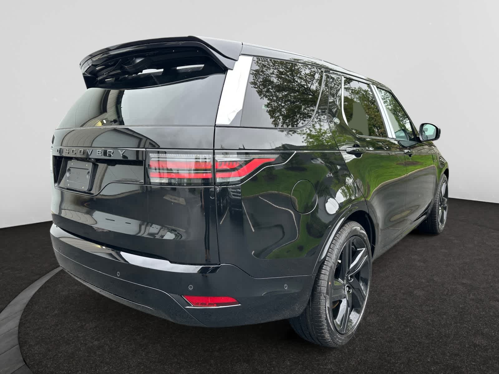 new 2025 Land Rover Discovery car, priced at $78,828