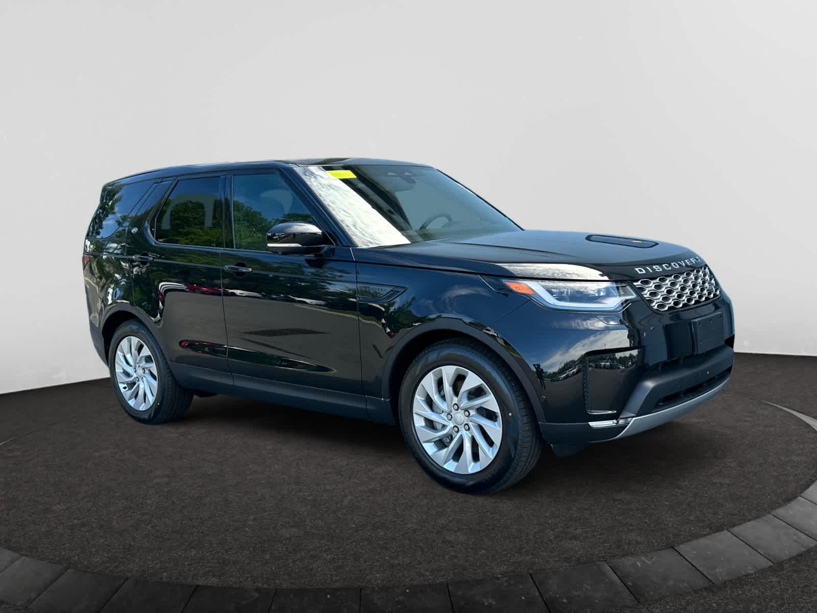 new 2025 Land Rover Discovery car, priced at $64,718