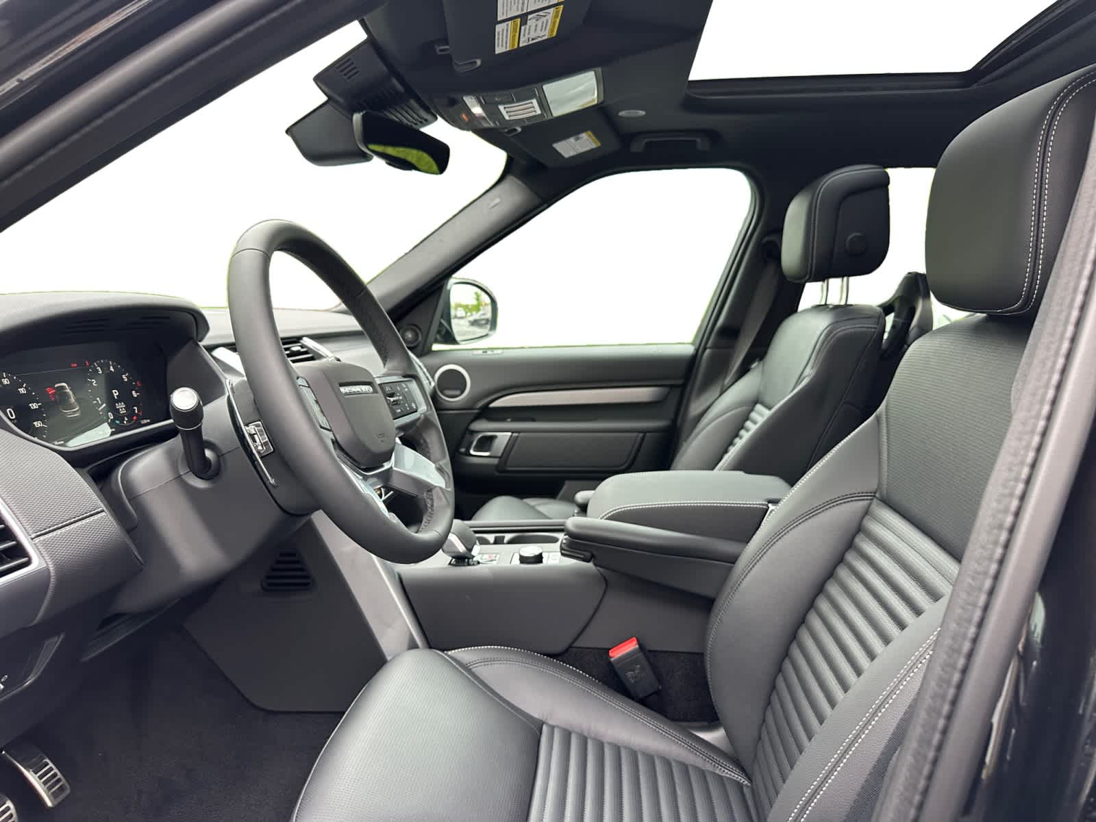new 2025 Land Rover Discovery car, priced at $78,828