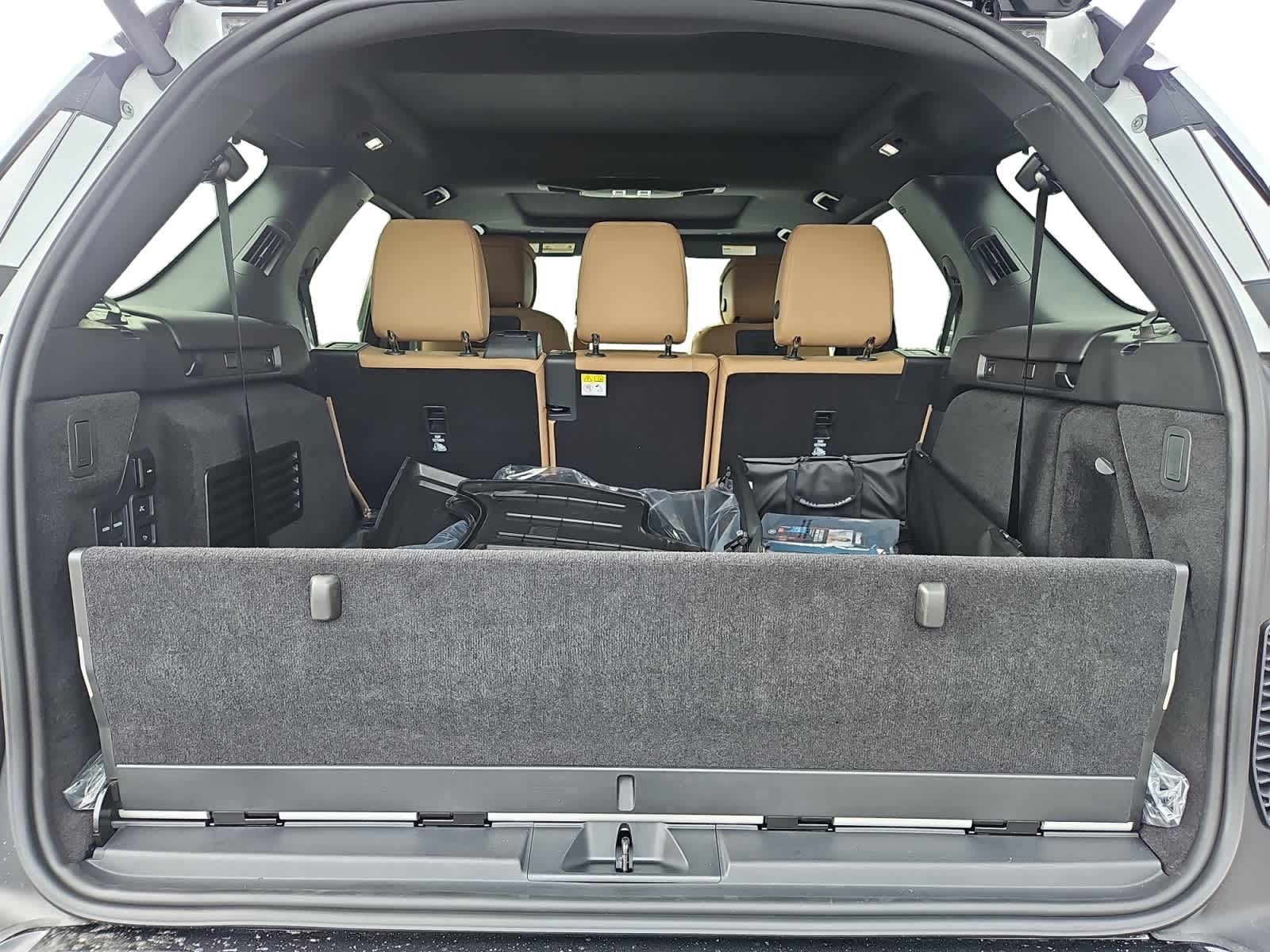 new 2025 Land Rover Discovery car, priced at $75,278