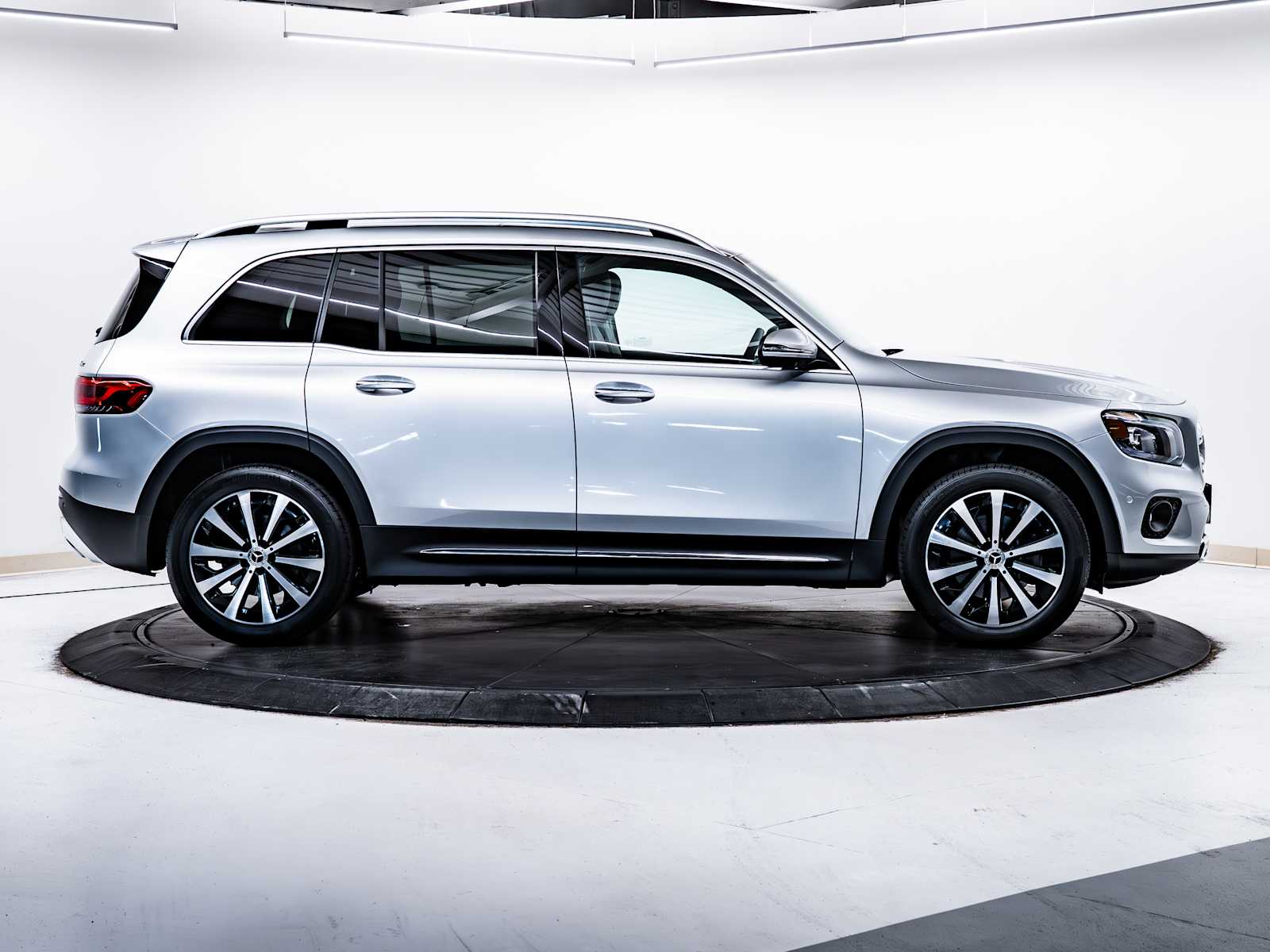 used 2023 Mercedes-Benz GLB 250 car, priced at $33,498