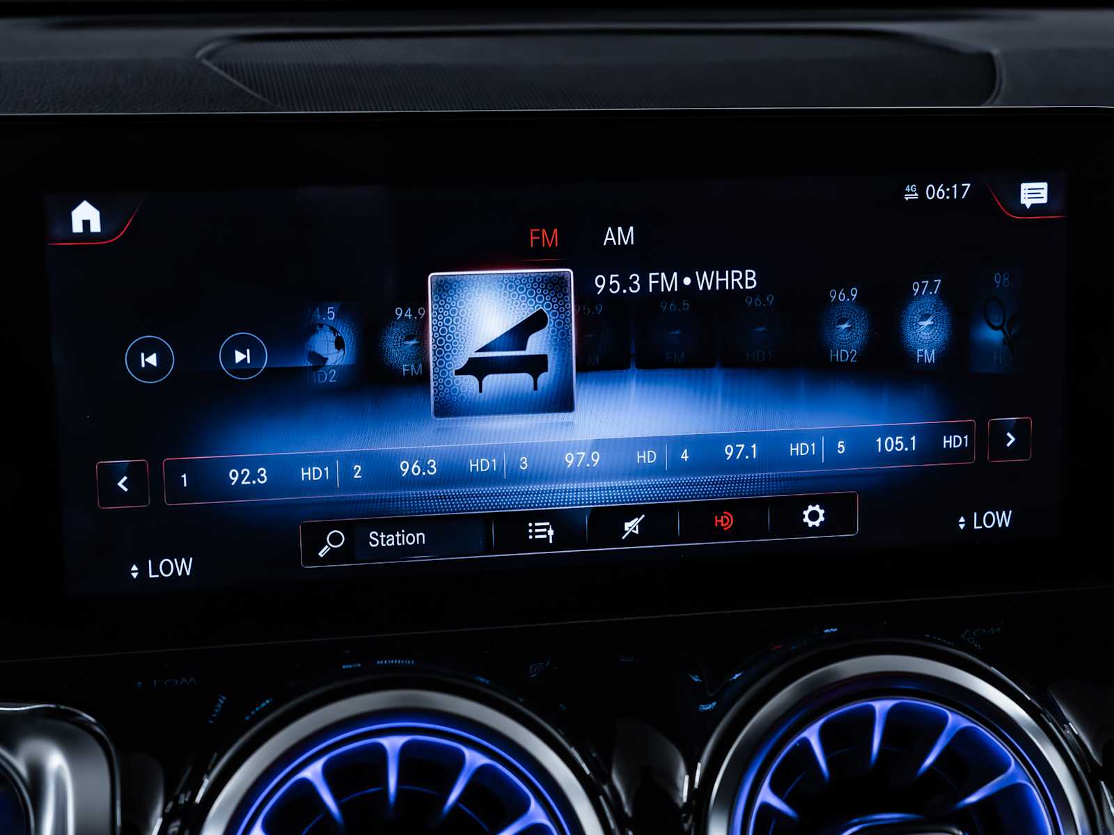 used 2022 Mercedes-Benz GLB 250 car, priced at $32,998
