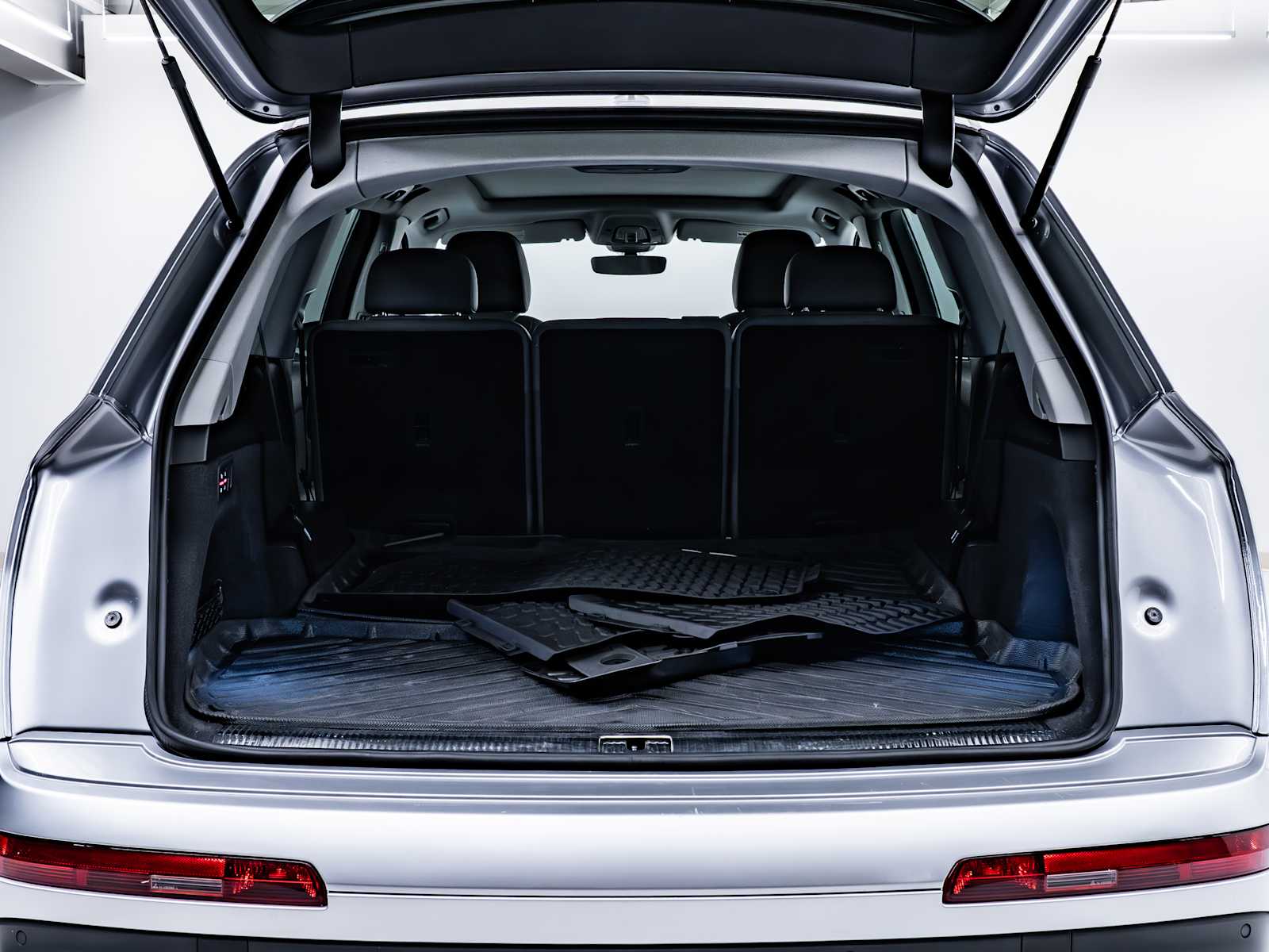 used 2020 Audi Q7 car, priced at $30,498