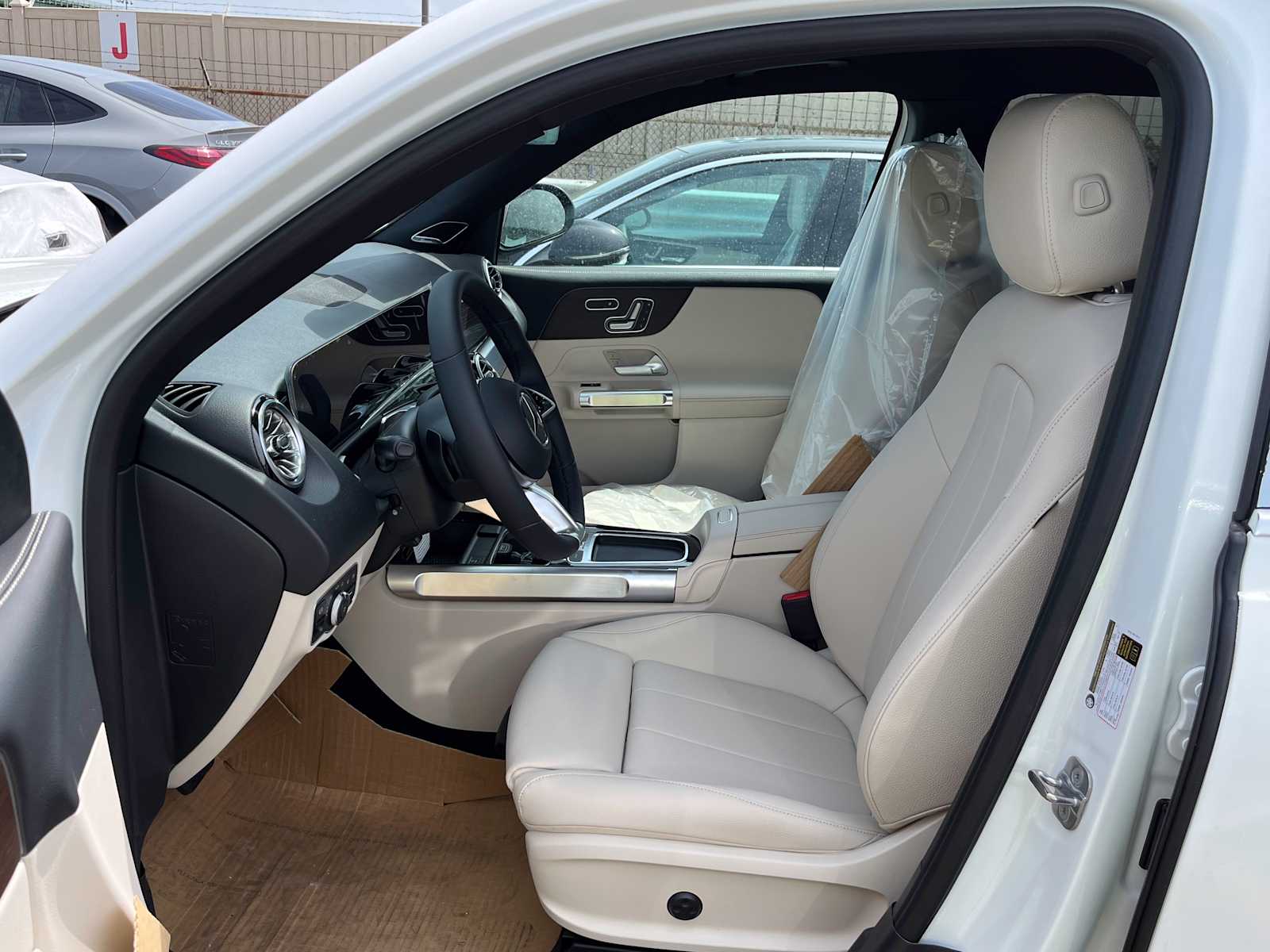 new 2025 Mercedes-Benz GLB 250 car