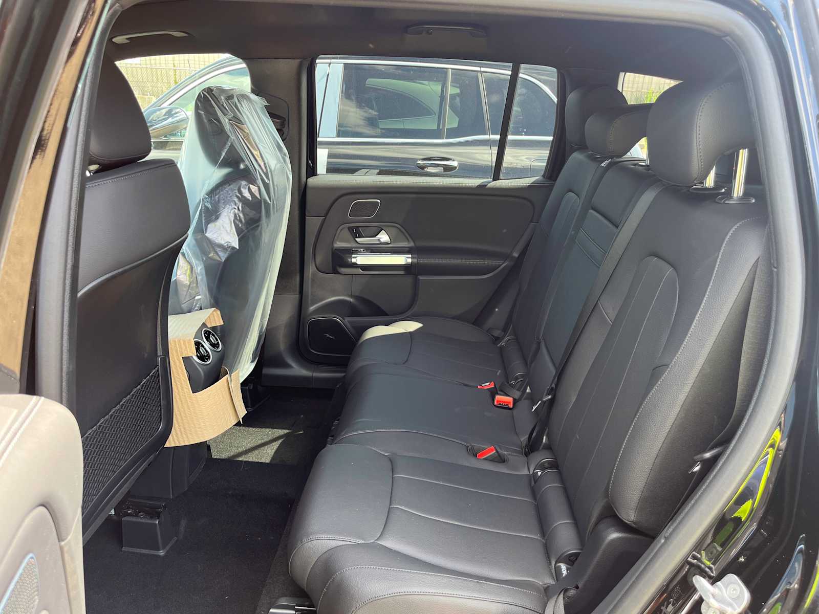 new 2025 Mercedes-Benz GLB 250 car