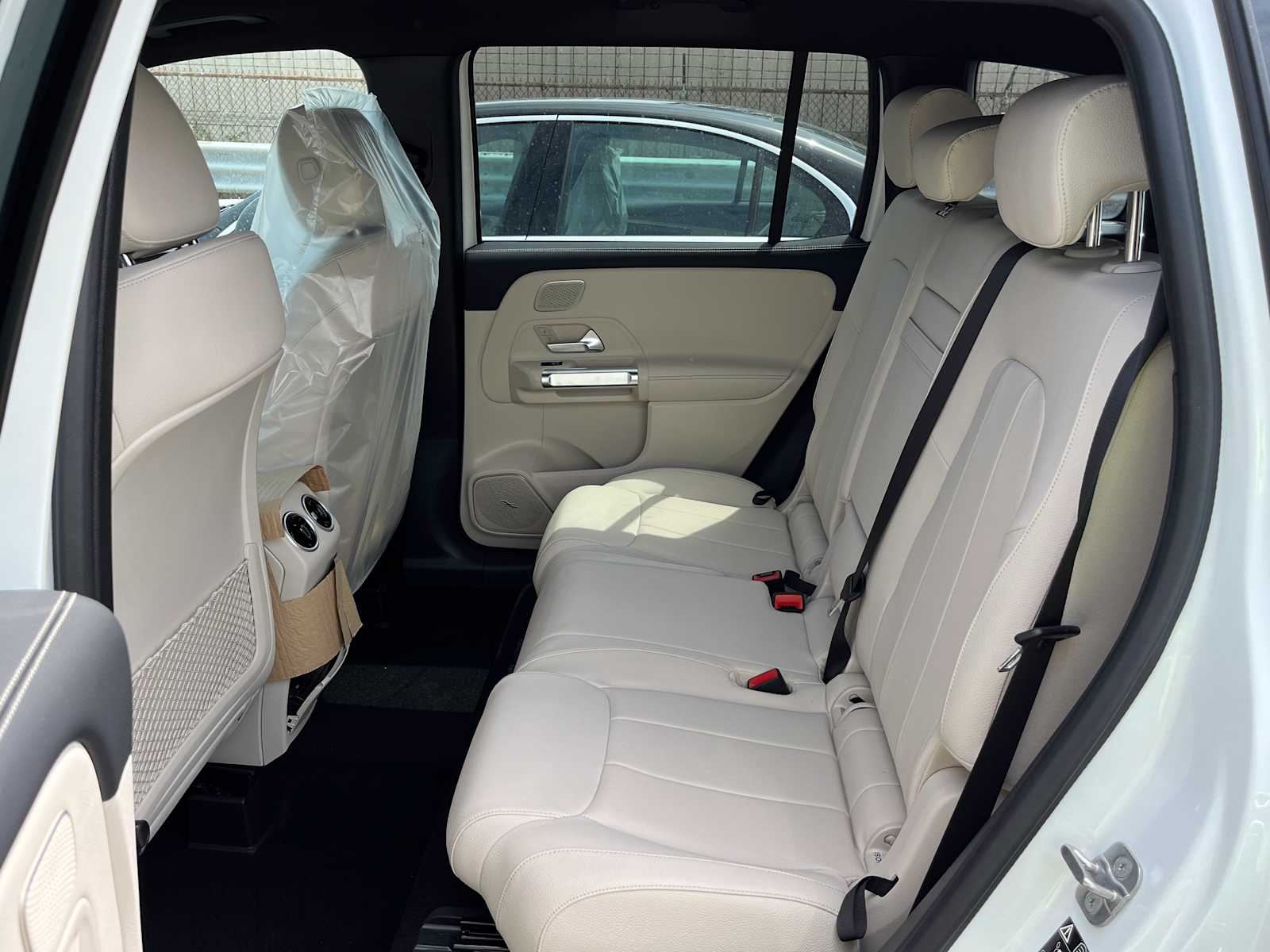 new 2025 Mercedes-Benz GLB 250 car