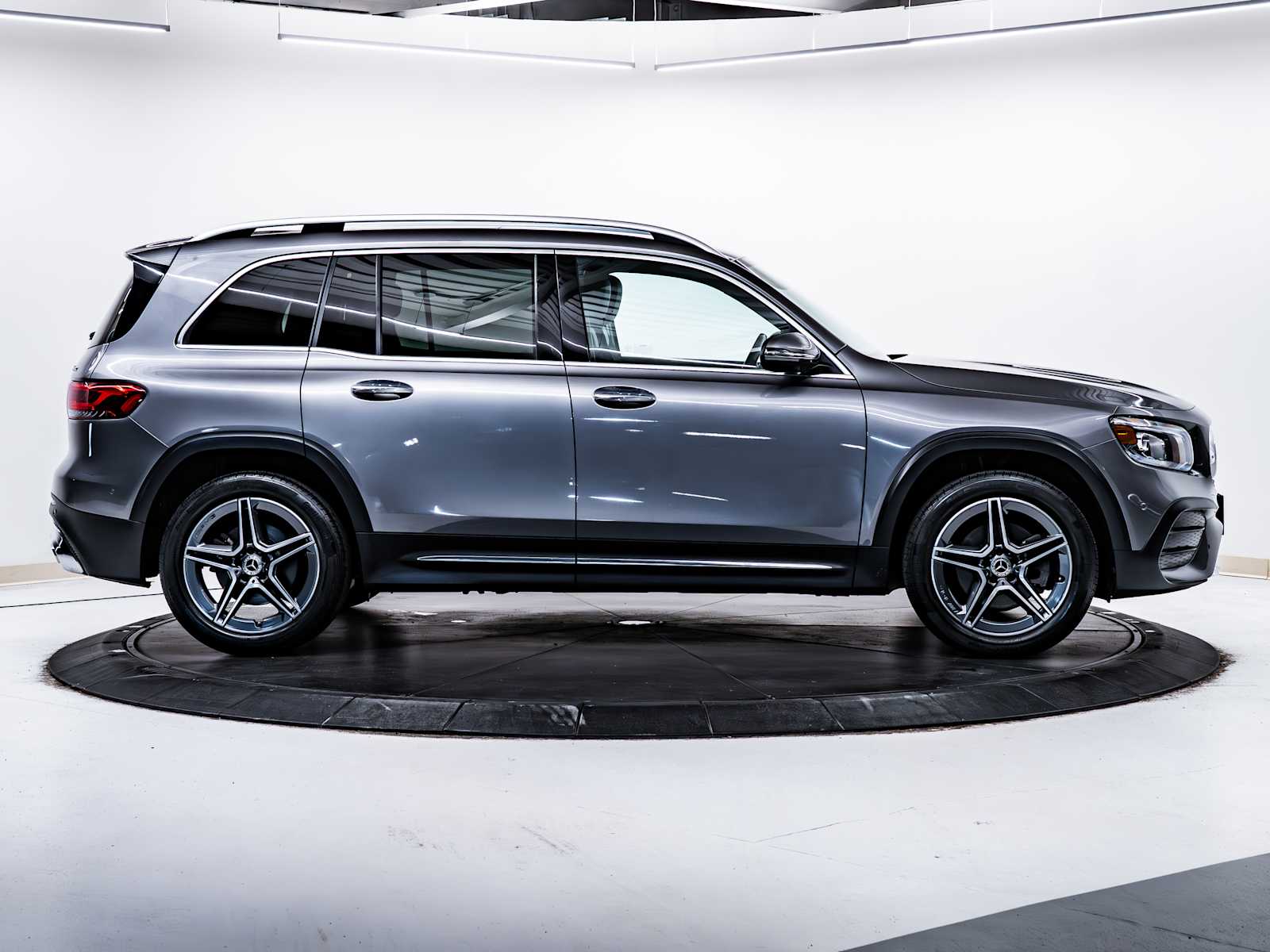 used 2022 Mercedes-Benz GLB 250 car, priced at $33,998