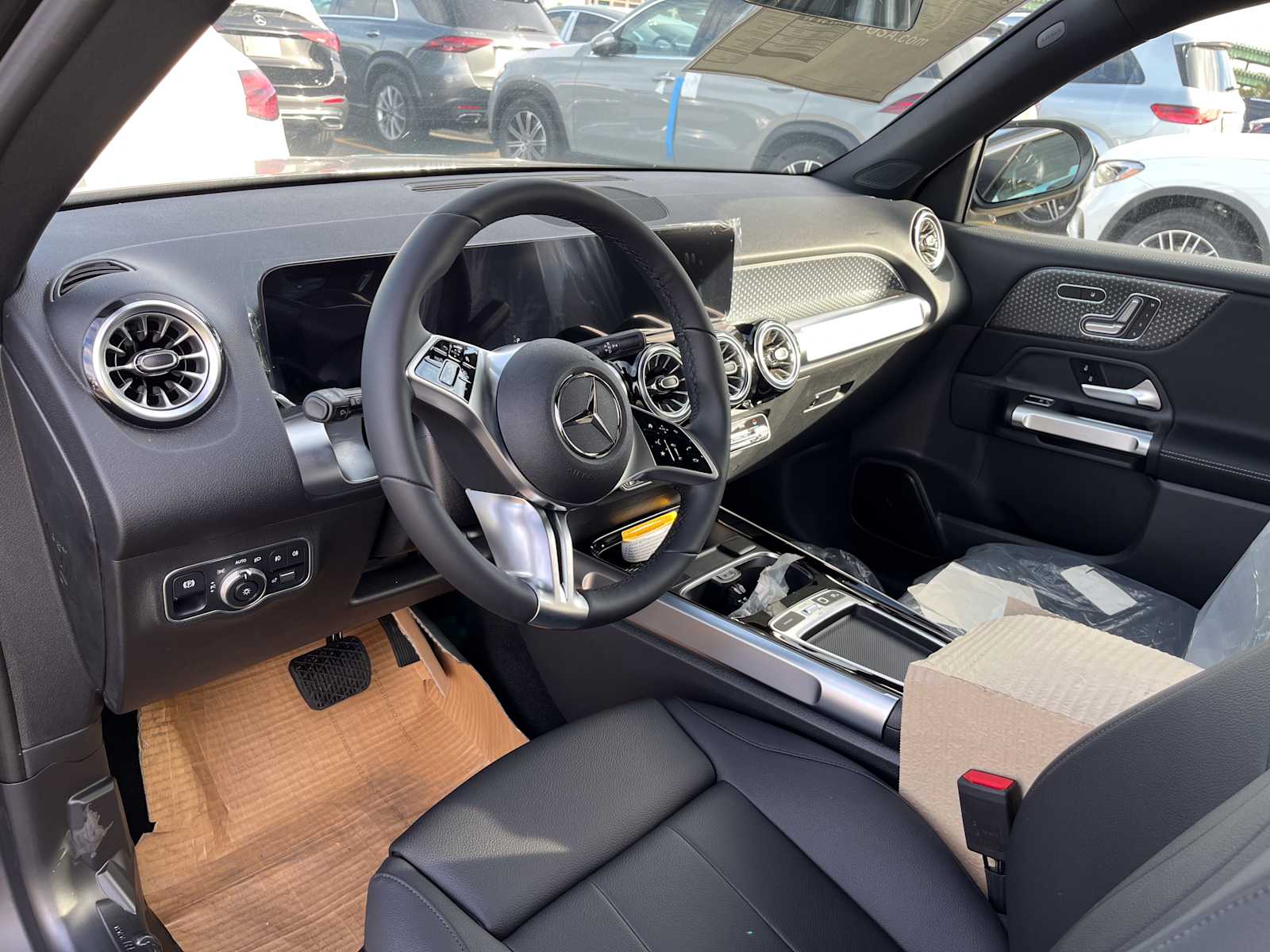 new 2025 Mercedes-Benz GLB 250 car