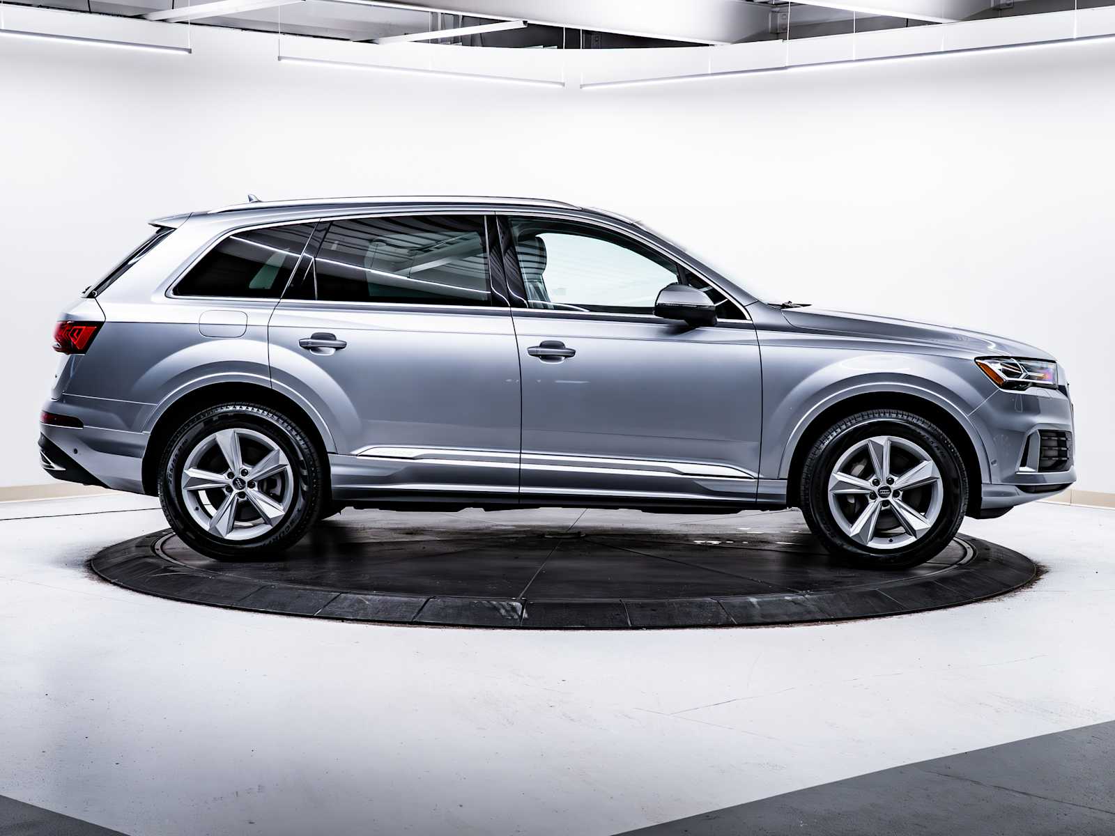 used 2020 Audi Q7 car, priced at $30,498