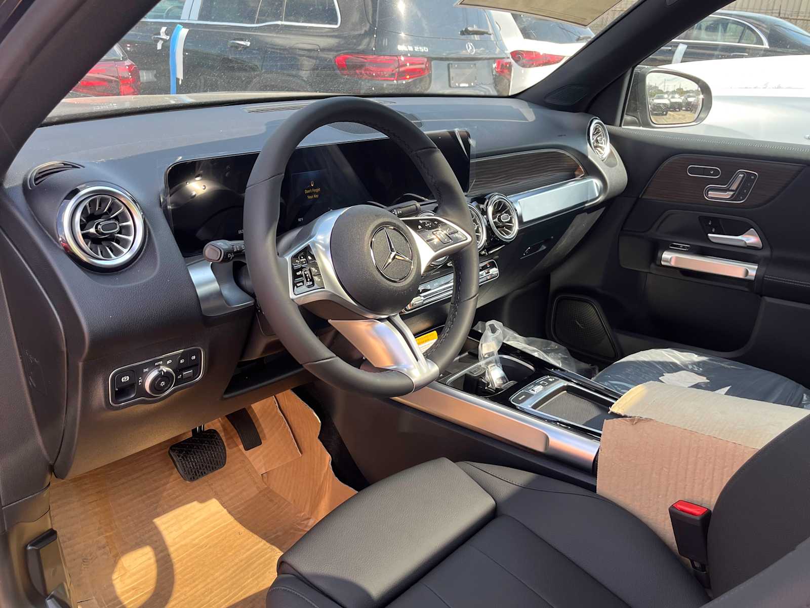 new 2025 Mercedes-Benz GLB 250 car