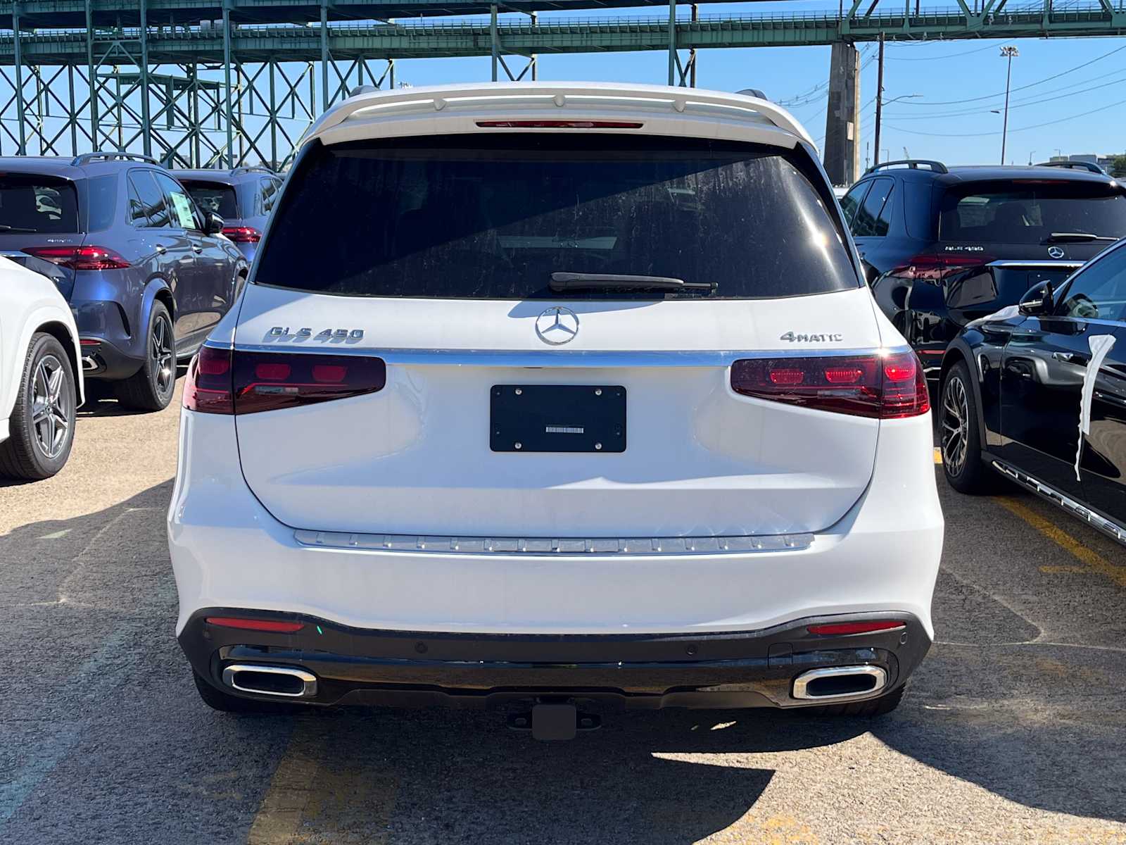 new 2025 Mercedes-Benz GLS 450 car