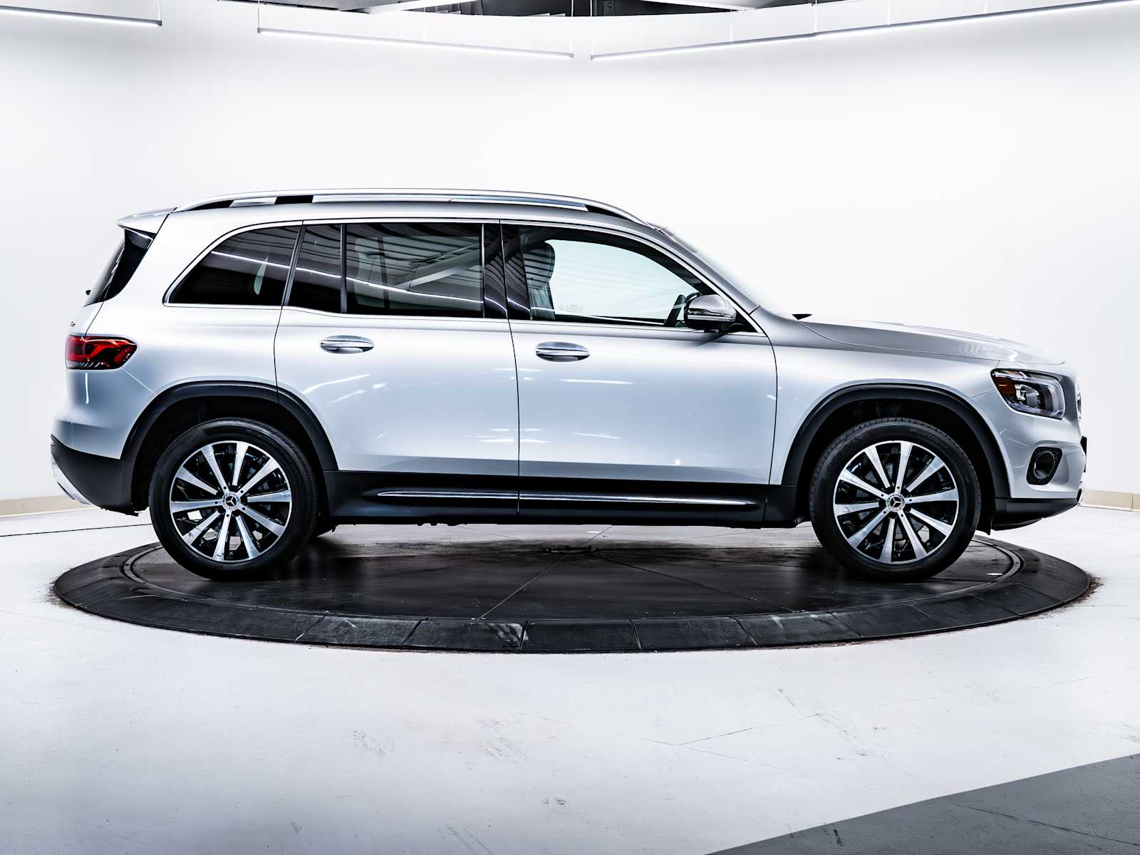 used 2021 Mercedes-Benz GLB 250 car, priced at $29,998