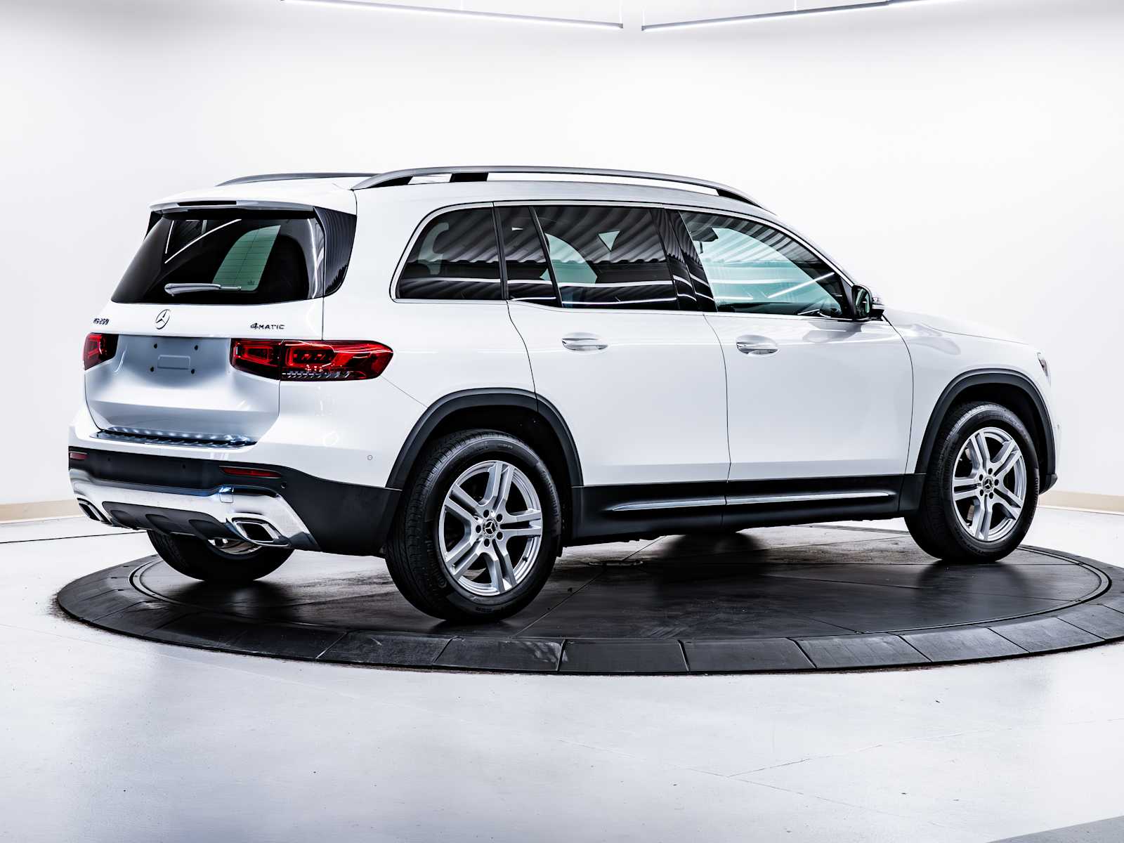 used 2021 Mercedes-Benz GLB 250 car, priced at $27,998