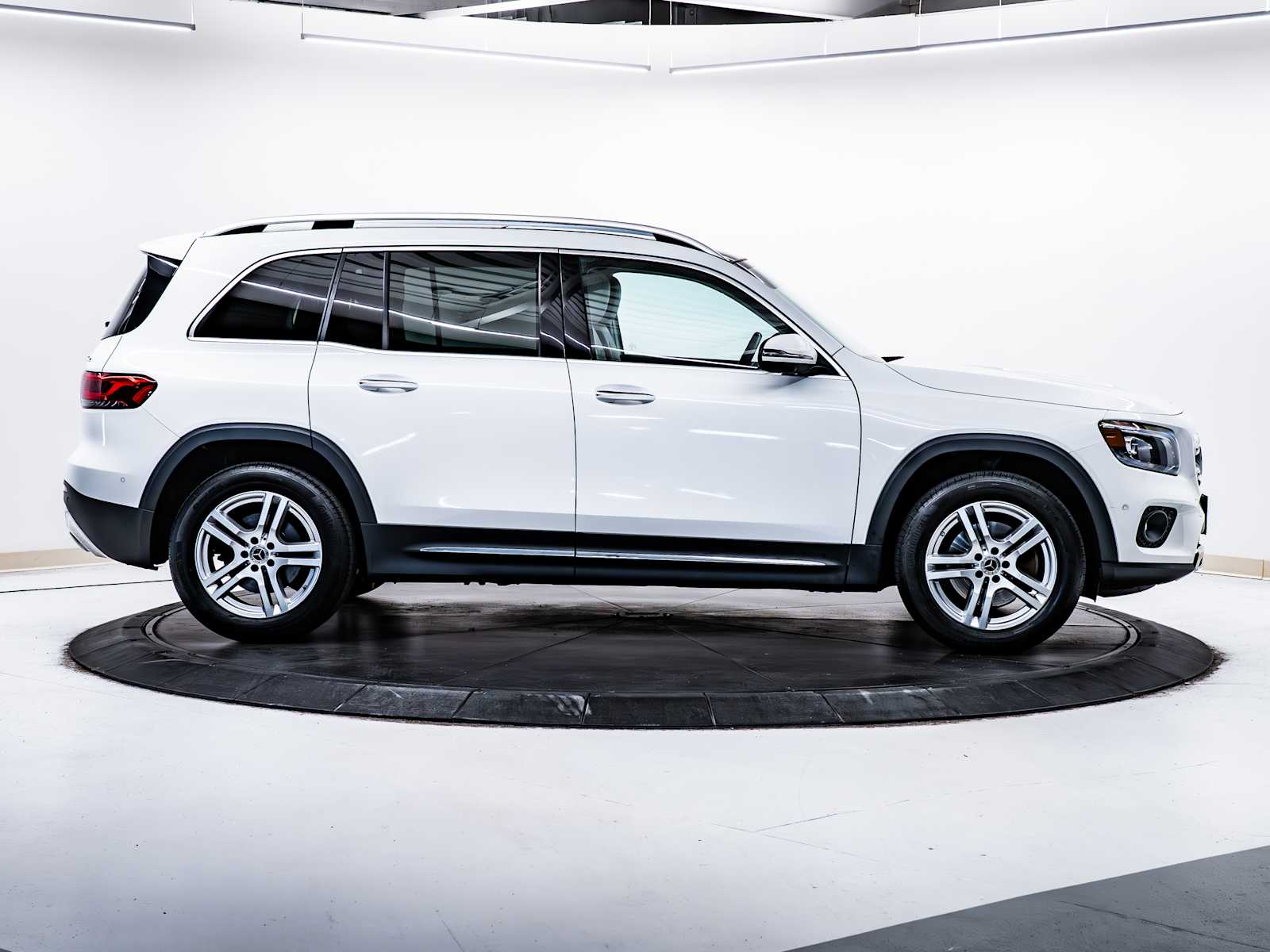 used 2021 Mercedes-Benz GLB 250 car, priced at $27,998