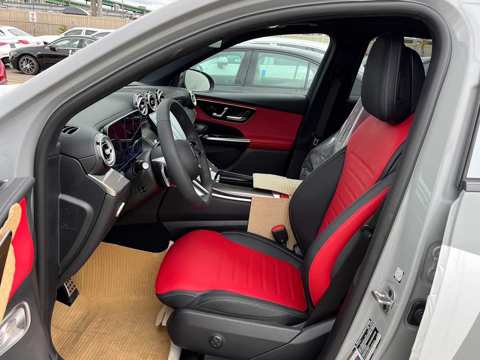 new 2025 Mercedes-Benz GLC 300 car