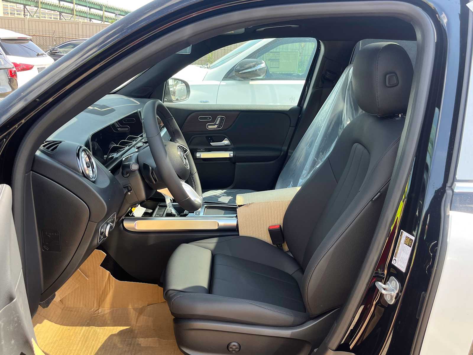 new 2025 Mercedes-Benz GLB 250 car