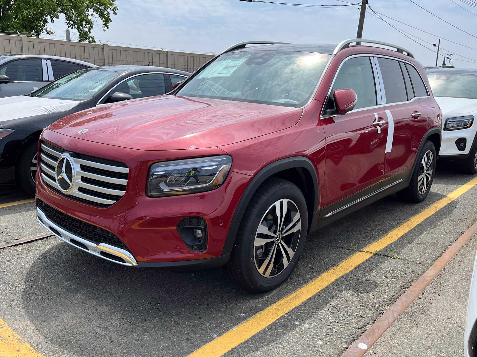 new 2025 Mercedes-Benz GLB 250 car