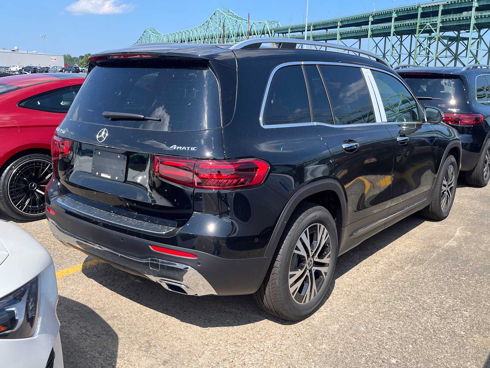 new 2025 Mercedes-Benz GLB 250 car