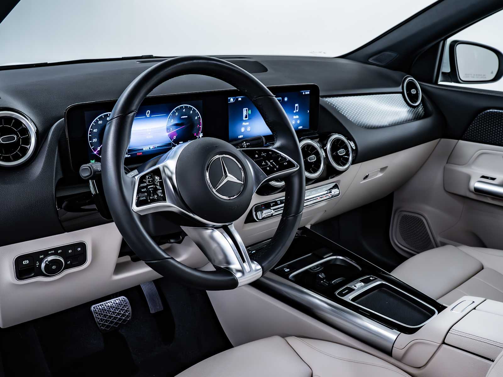 used 2025 Mercedes-Benz GLA 250 car, priced at $38,998