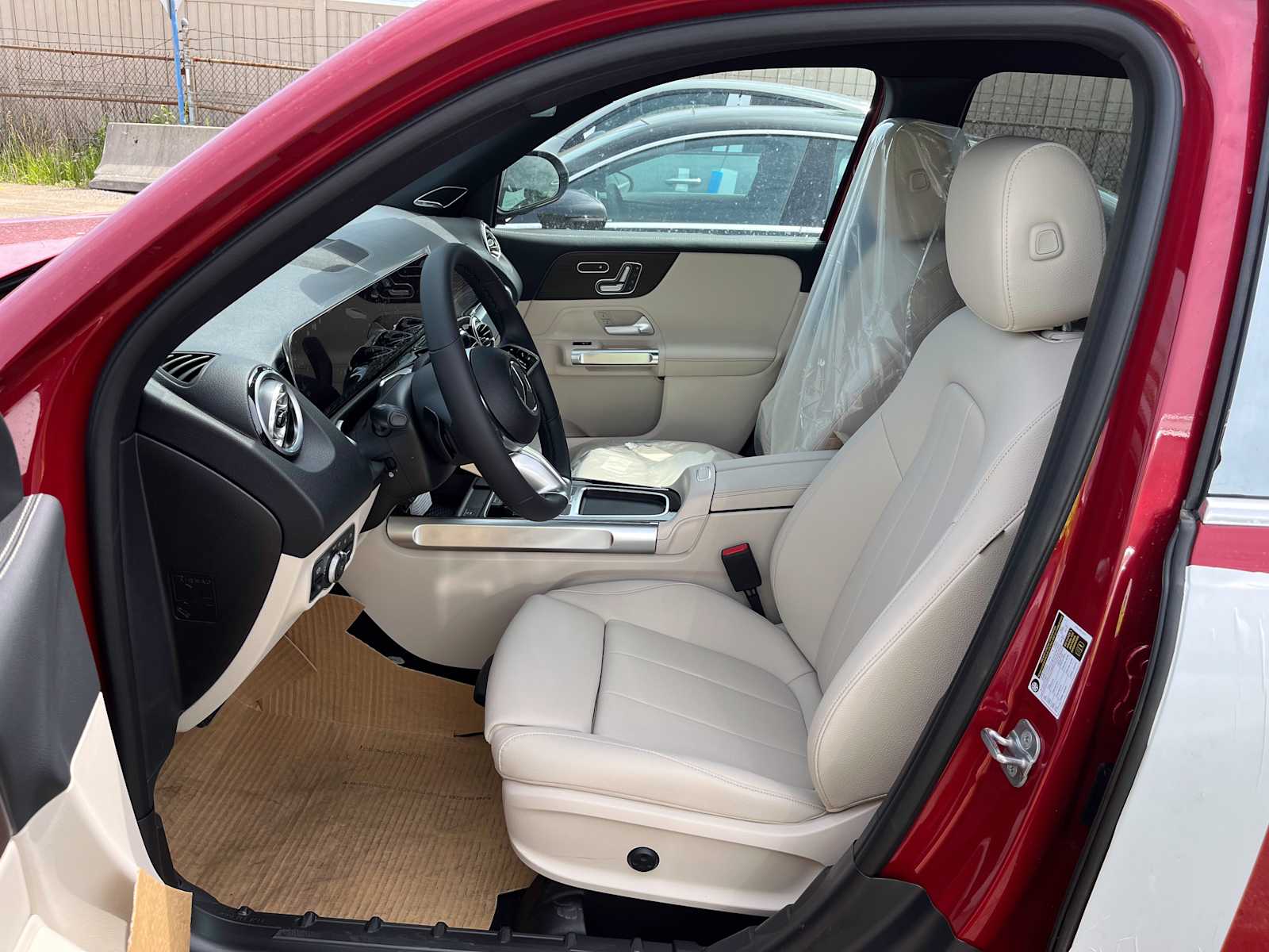 new 2025 Mercedes-Benz GLB 250 car