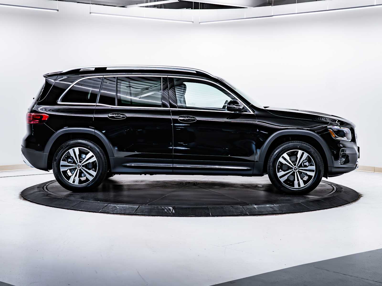 used 2025 Mercedes-Benz GLB 250 car, priced at $44,998