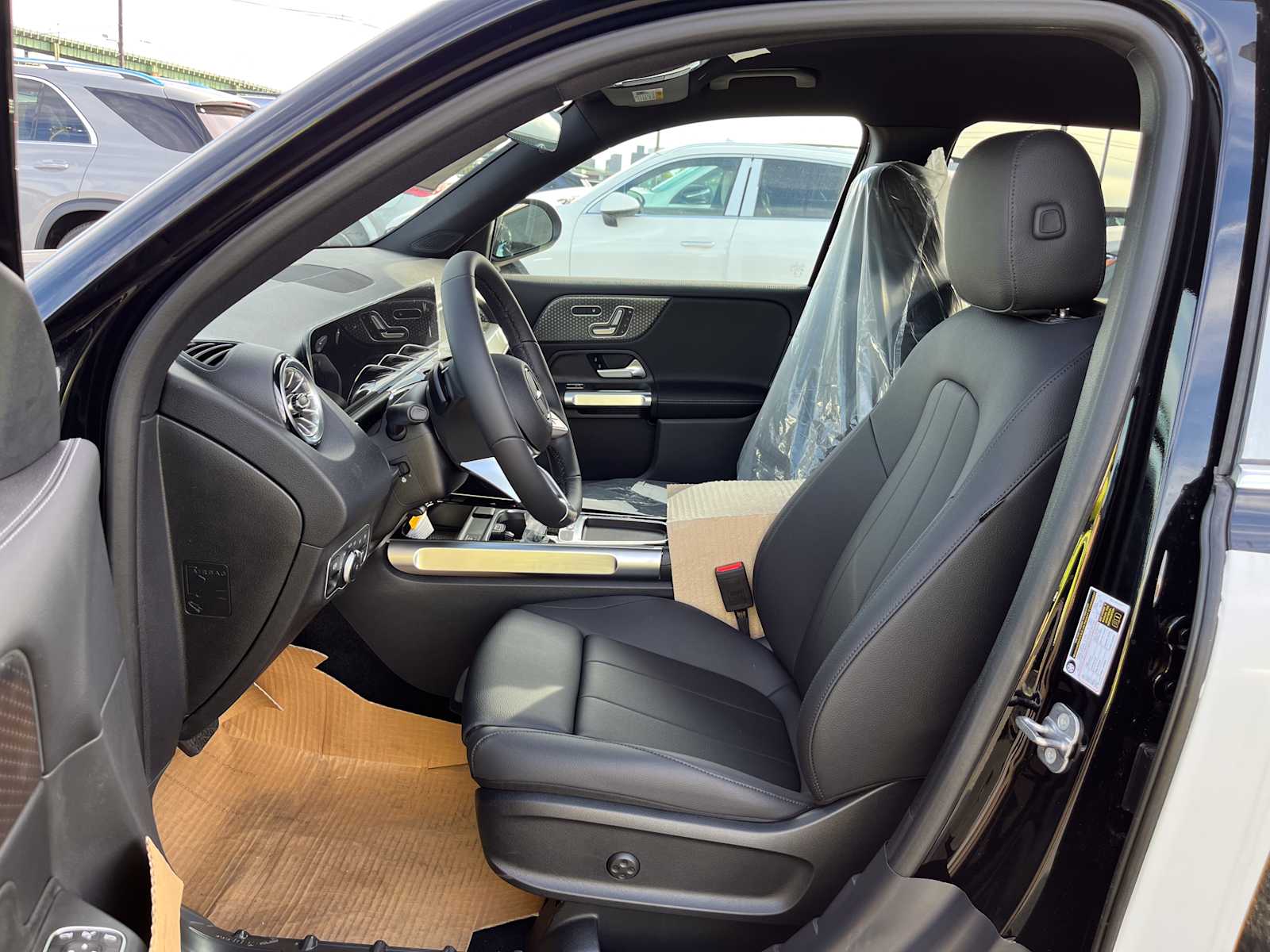 new 2025 Mercedes-Benz GLB 250 car
