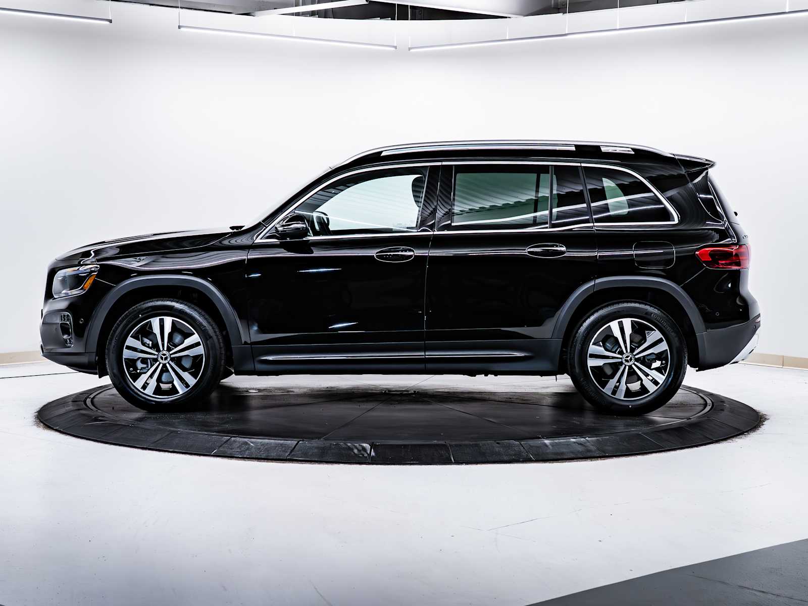 used 2025 Mercedes-Benz GLB 250 car, priced at $44,998