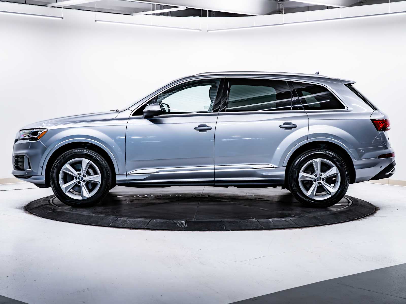 used 2020 Audi Q7 car, priced at $30,498