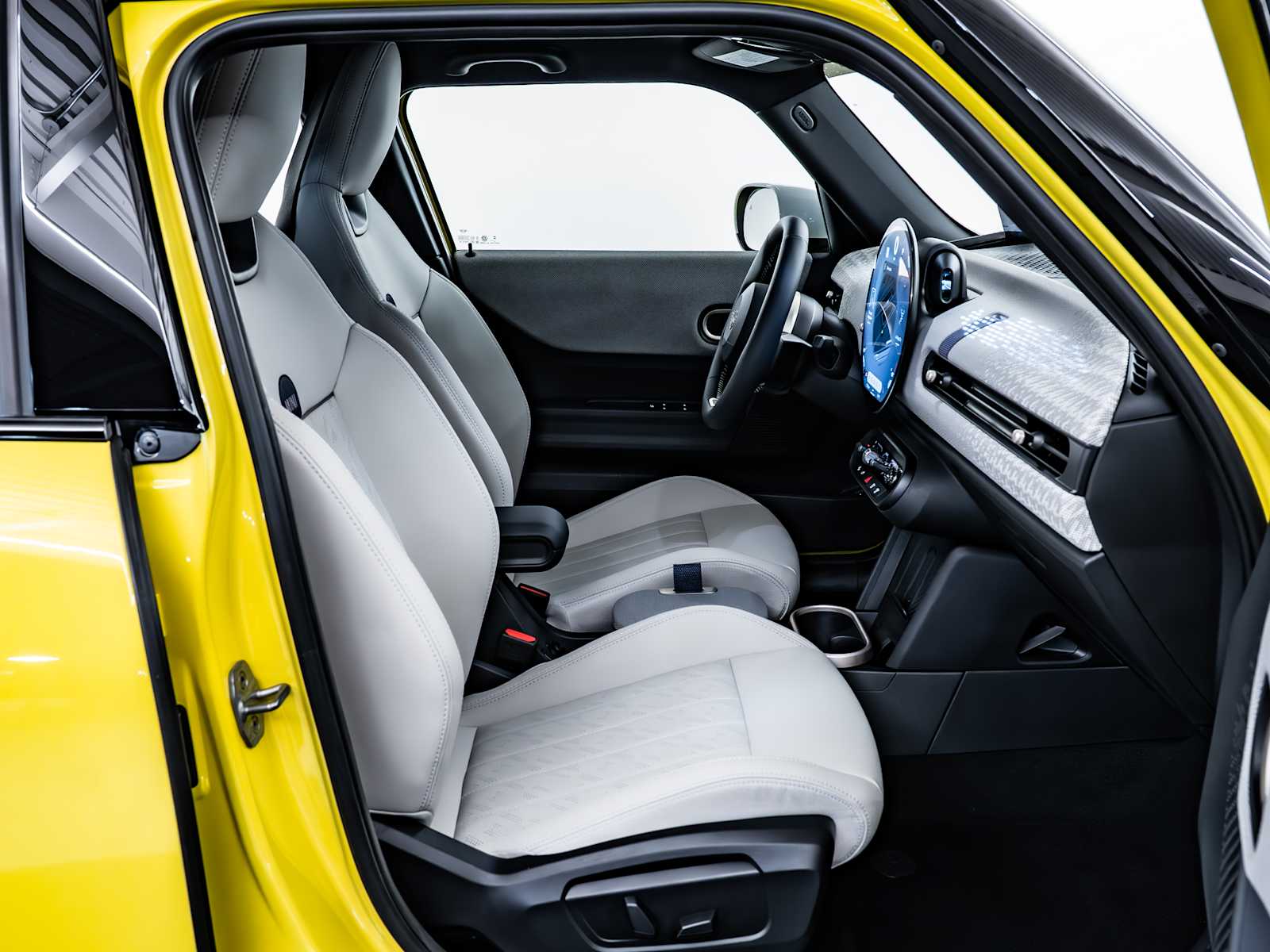 used 2025 MINI Hardtop 4 Door car, priced at $32,998