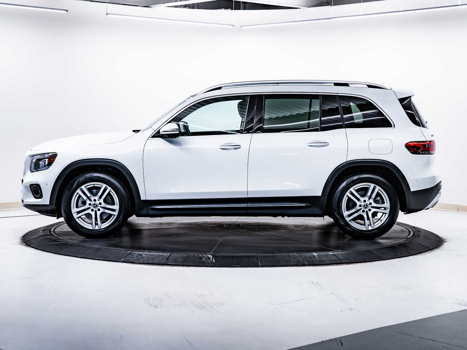 used 2022 Mercedes-Benz GLB 250 car, priced at $34,998