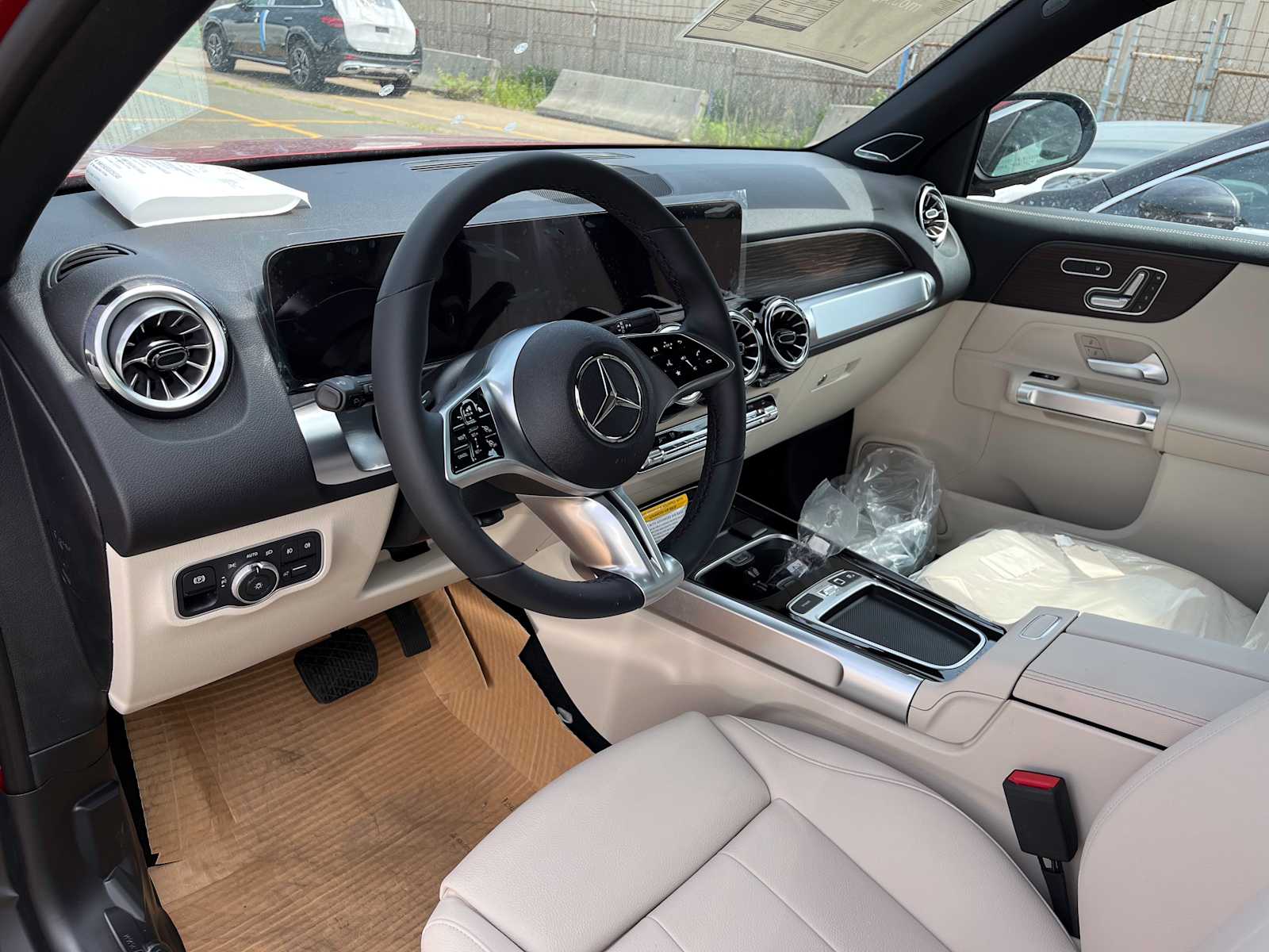 new 2025 Mercedes-Benz GLB 250 car