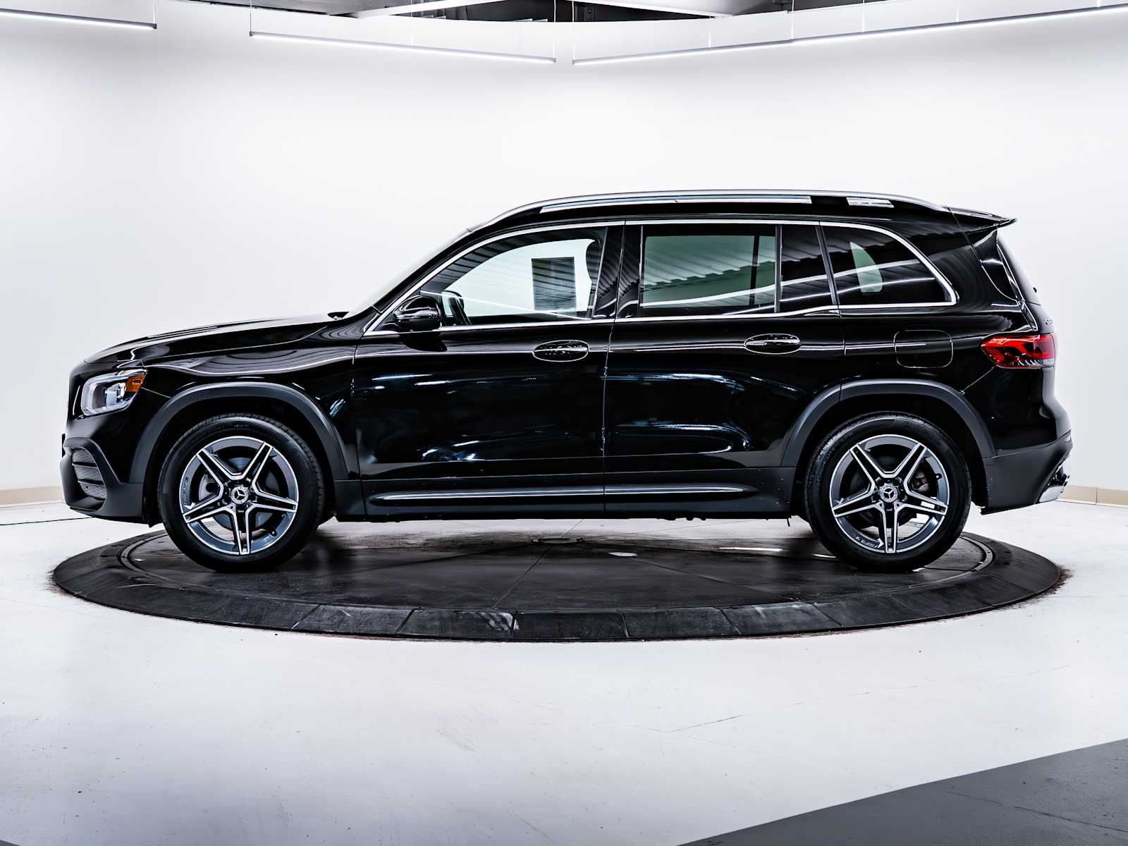used 2022 Mercedes-Benz GLB 250 car, priced at $32,998